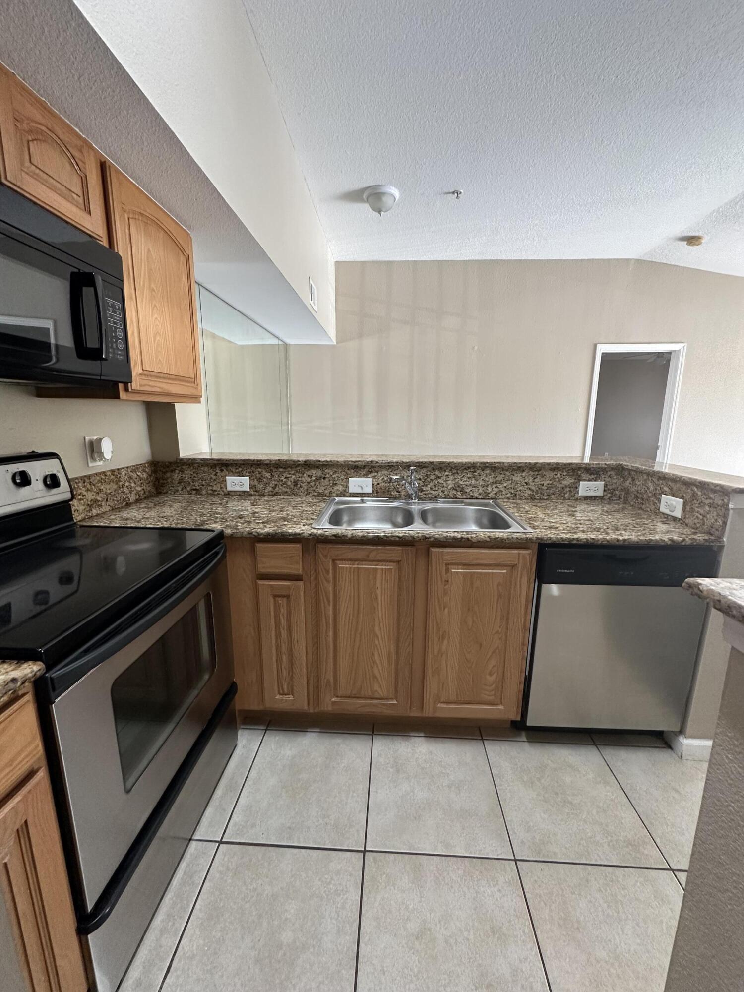THE CLUB AT ST LUCIE WEST, A CONDOMINIUM - Residential