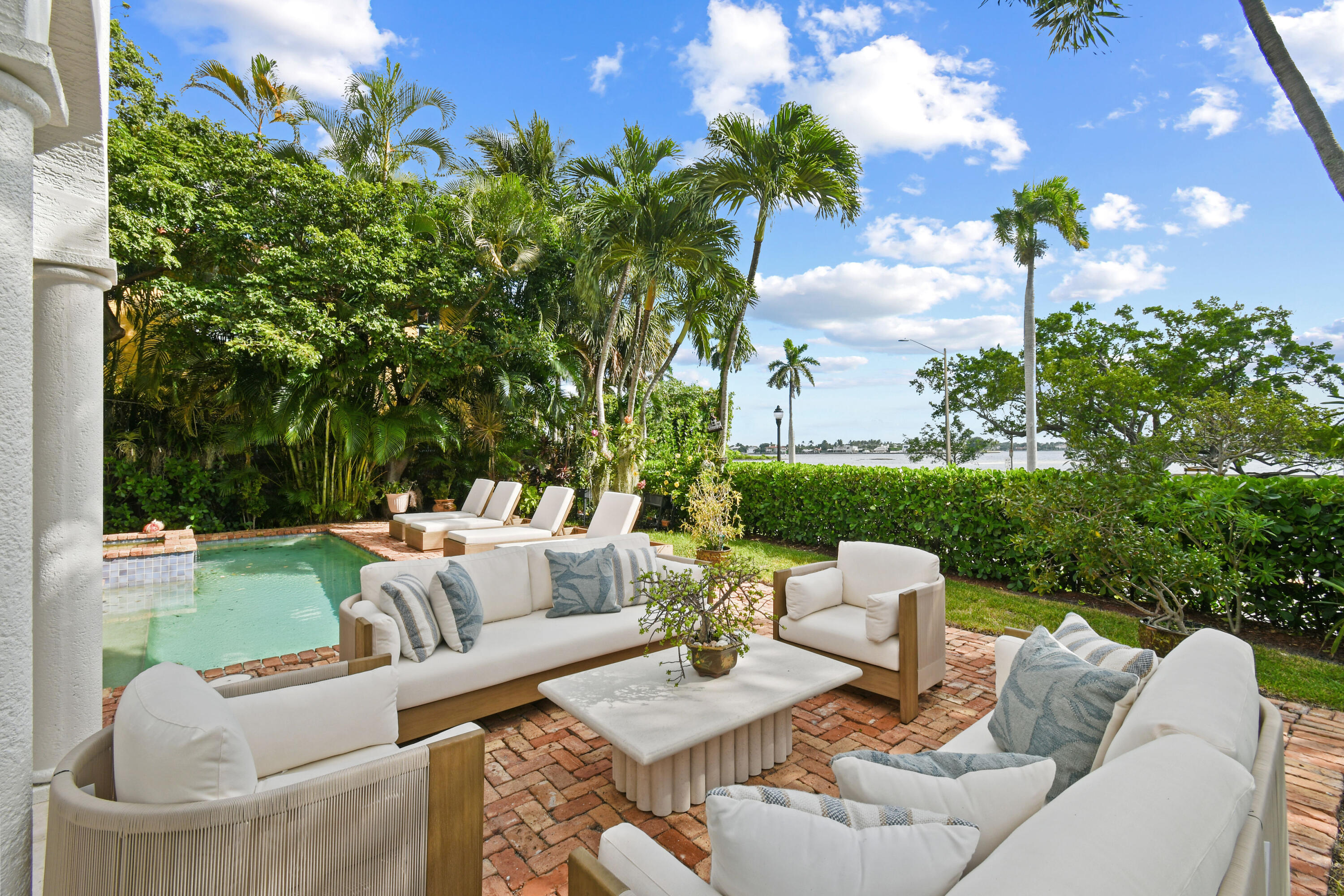 EL CID COURT - Residential