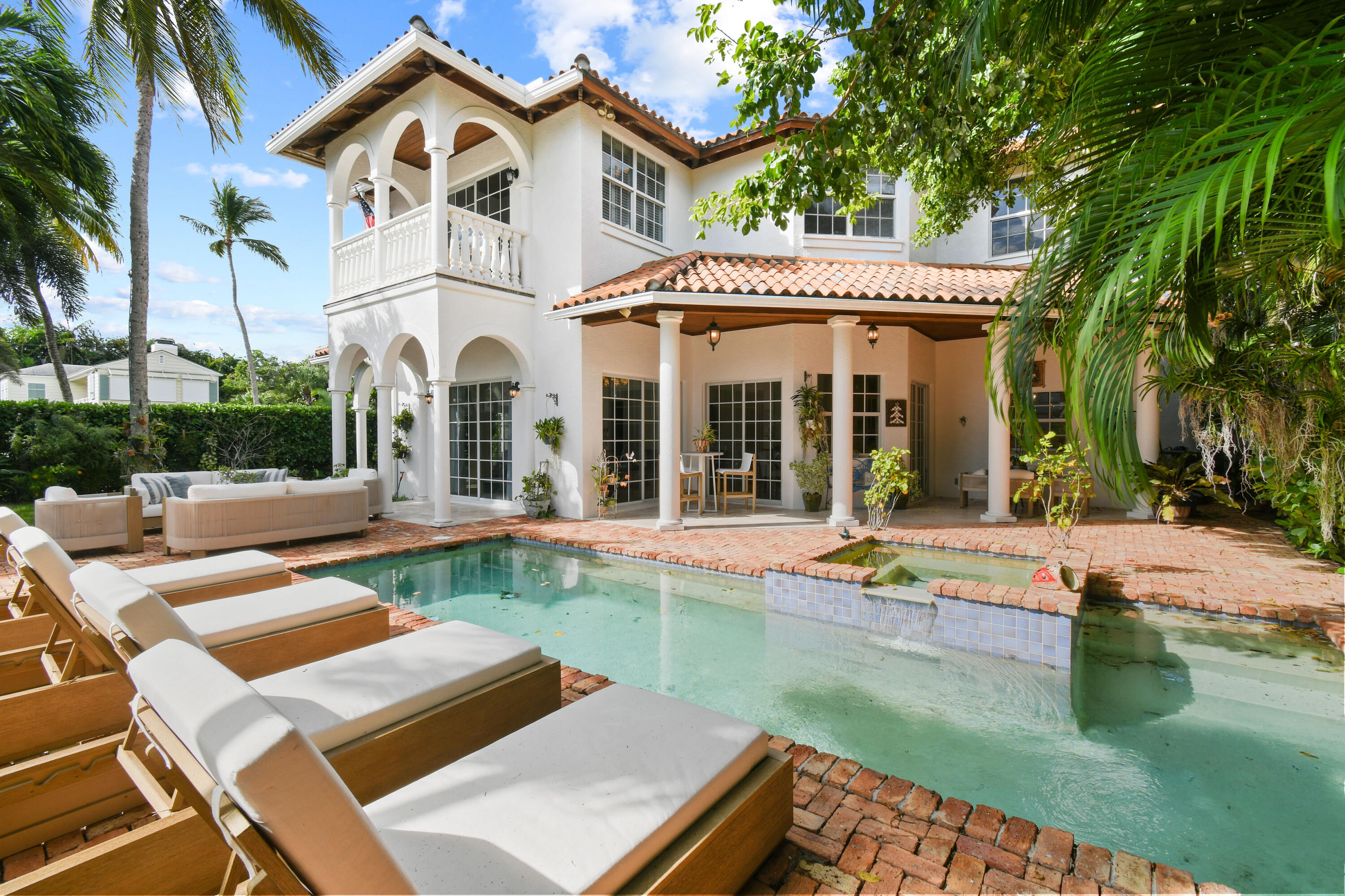 EL CID COURT - Residential