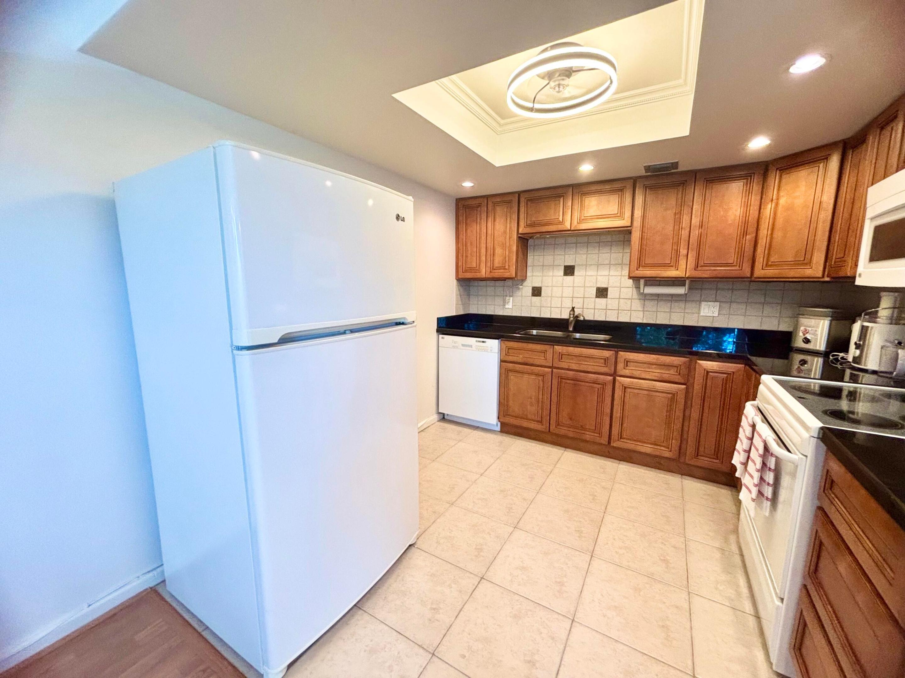 OAKRIDGE F CONDO - Residential