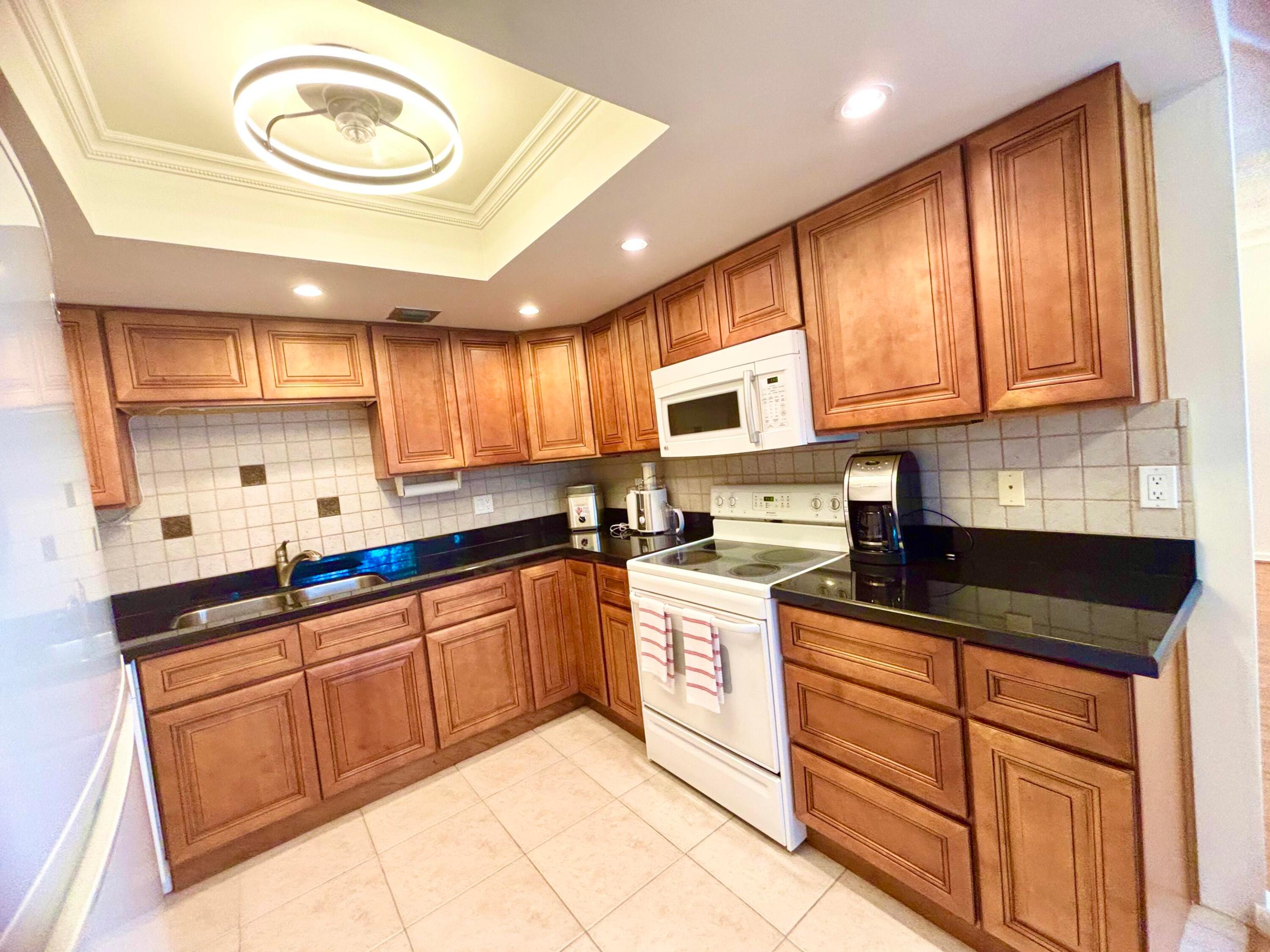 OAKRIDGE F CONDO - Residential