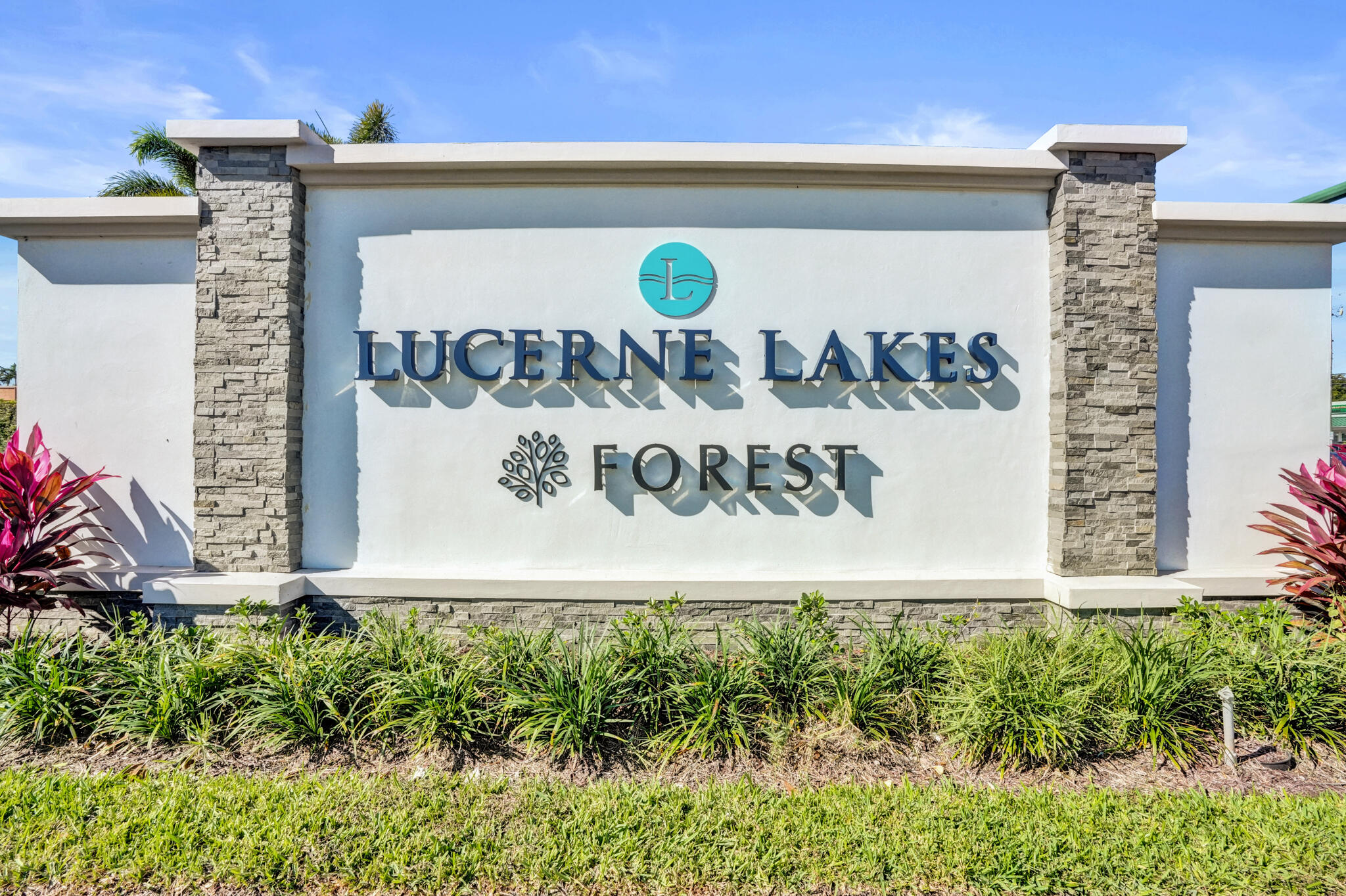 LUCERNE POINT SIX COND UNIT 101 BLDG 8 - Residential