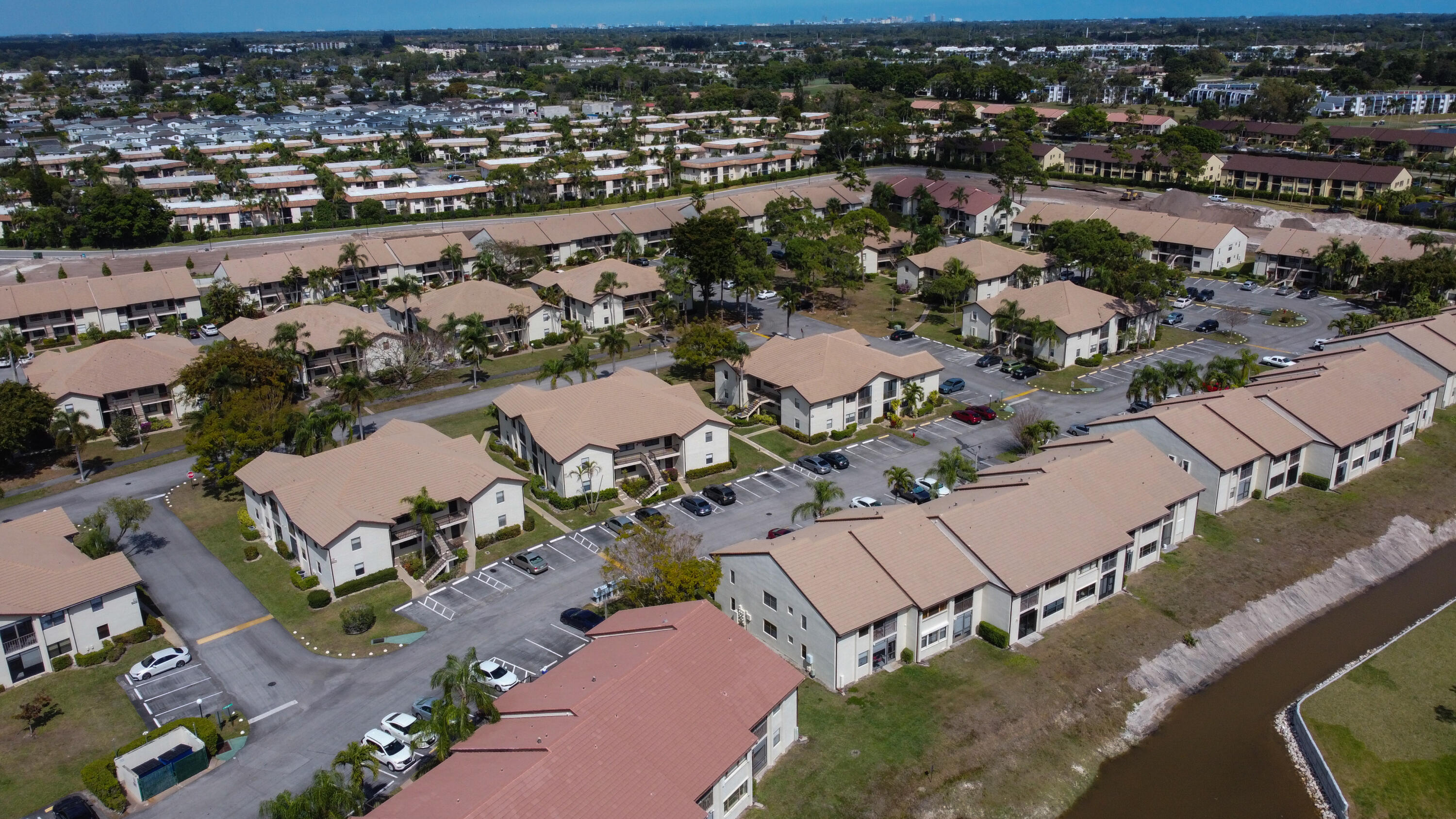 LUCERNE POINT SIX COND UNIT 101 BLDG 8 - Residential