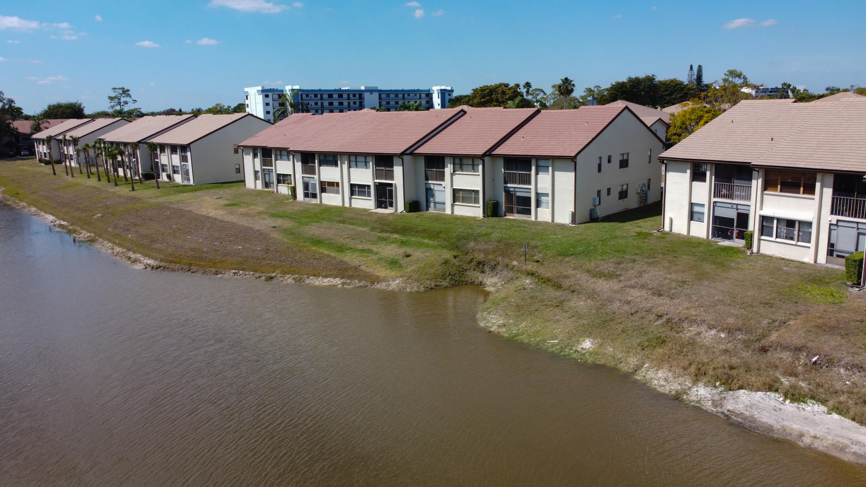 LUCERNE POINT SIX COND UNIT 101 BLDG 8 - Residential