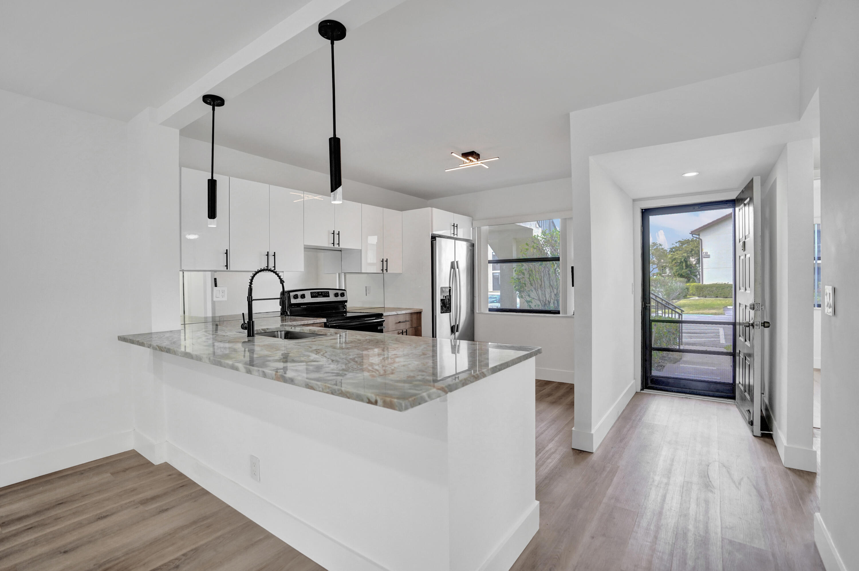 LUCERNE POINT SIX COND UNIT 101 BLDG 8 - Residential