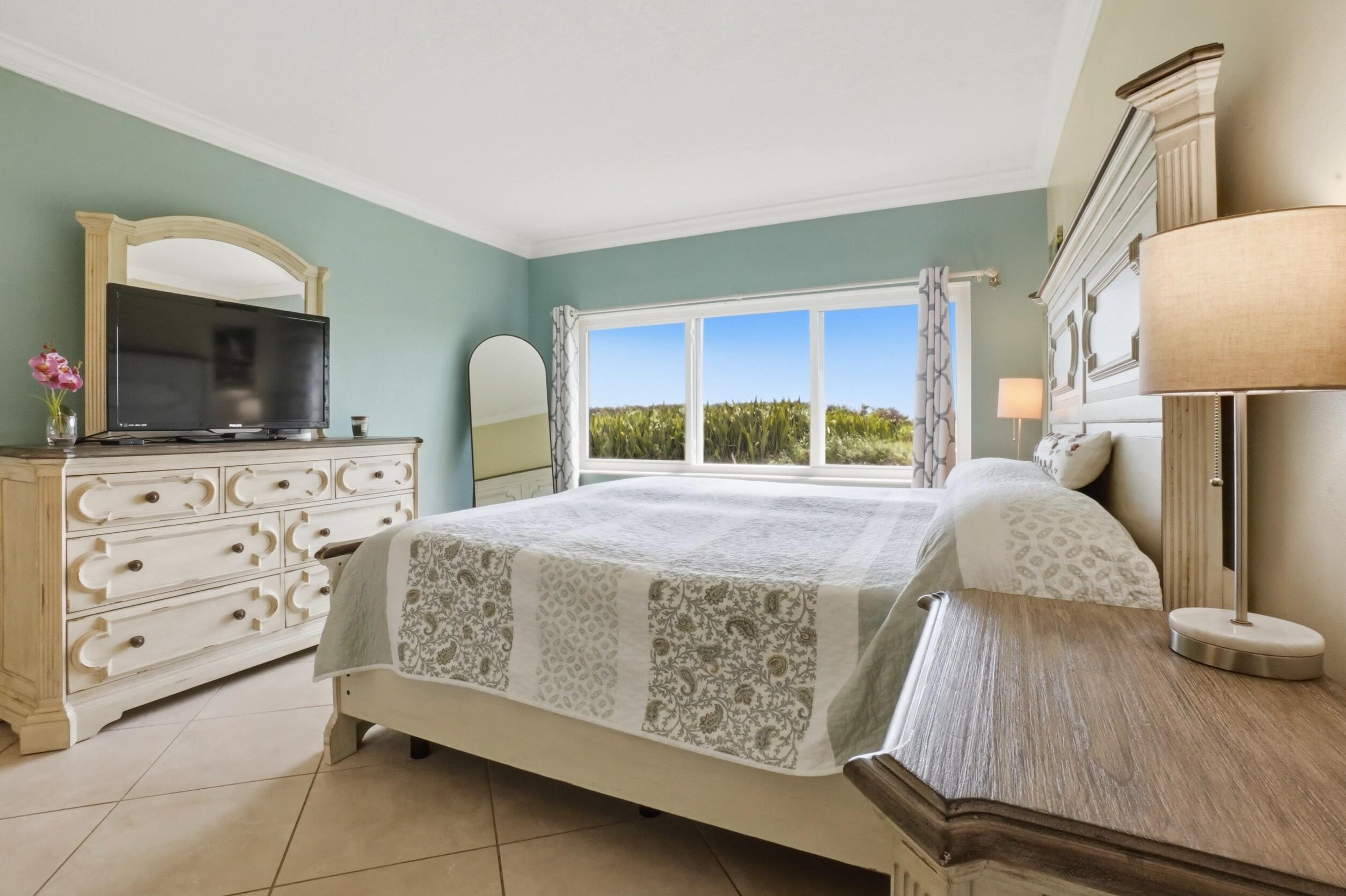 OCEAN HARBOUR SOUTH CONDOMINIUM - Residential