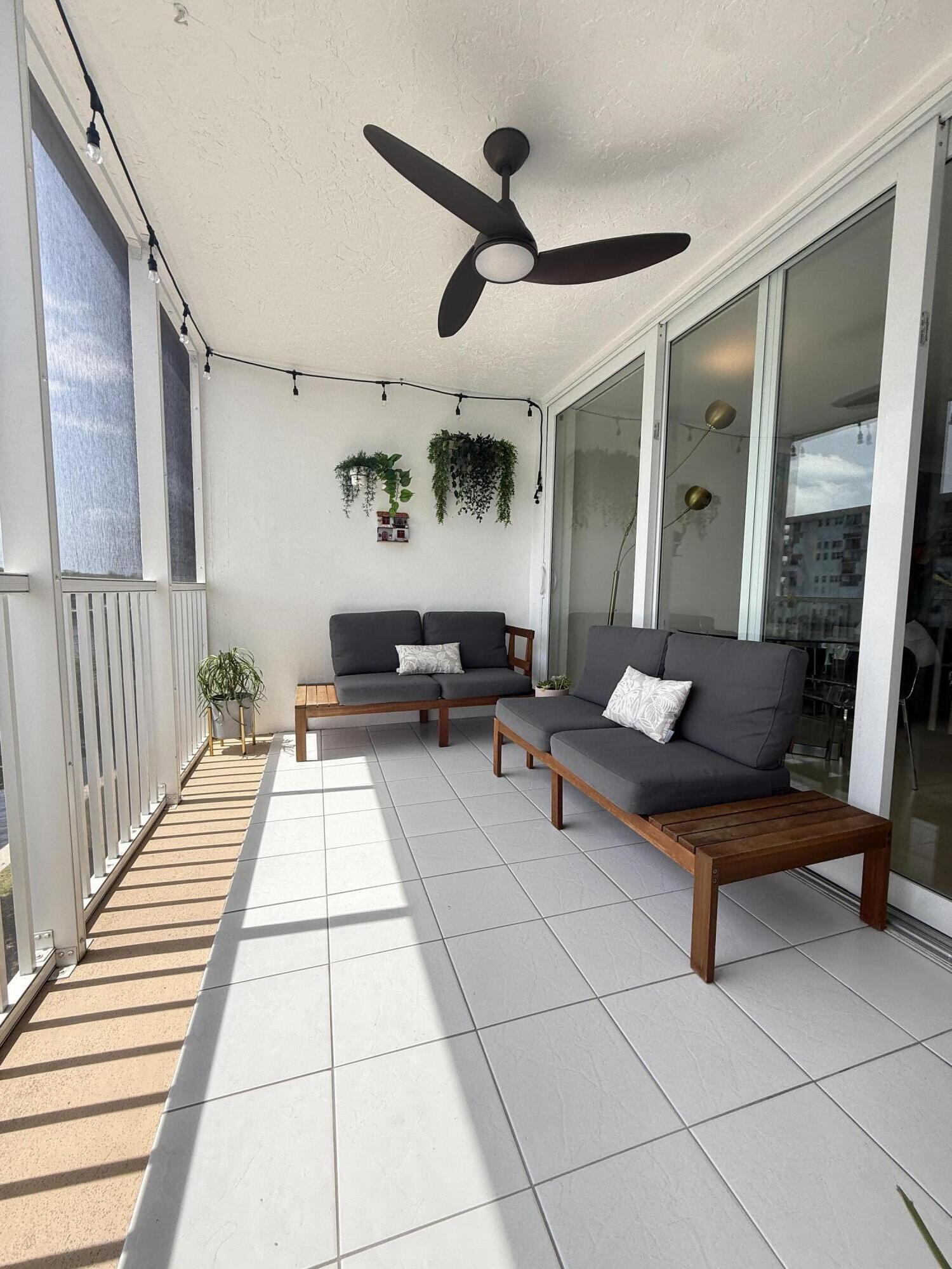 NO 4 PALM-AIRE AT CORAL KEY - Residential