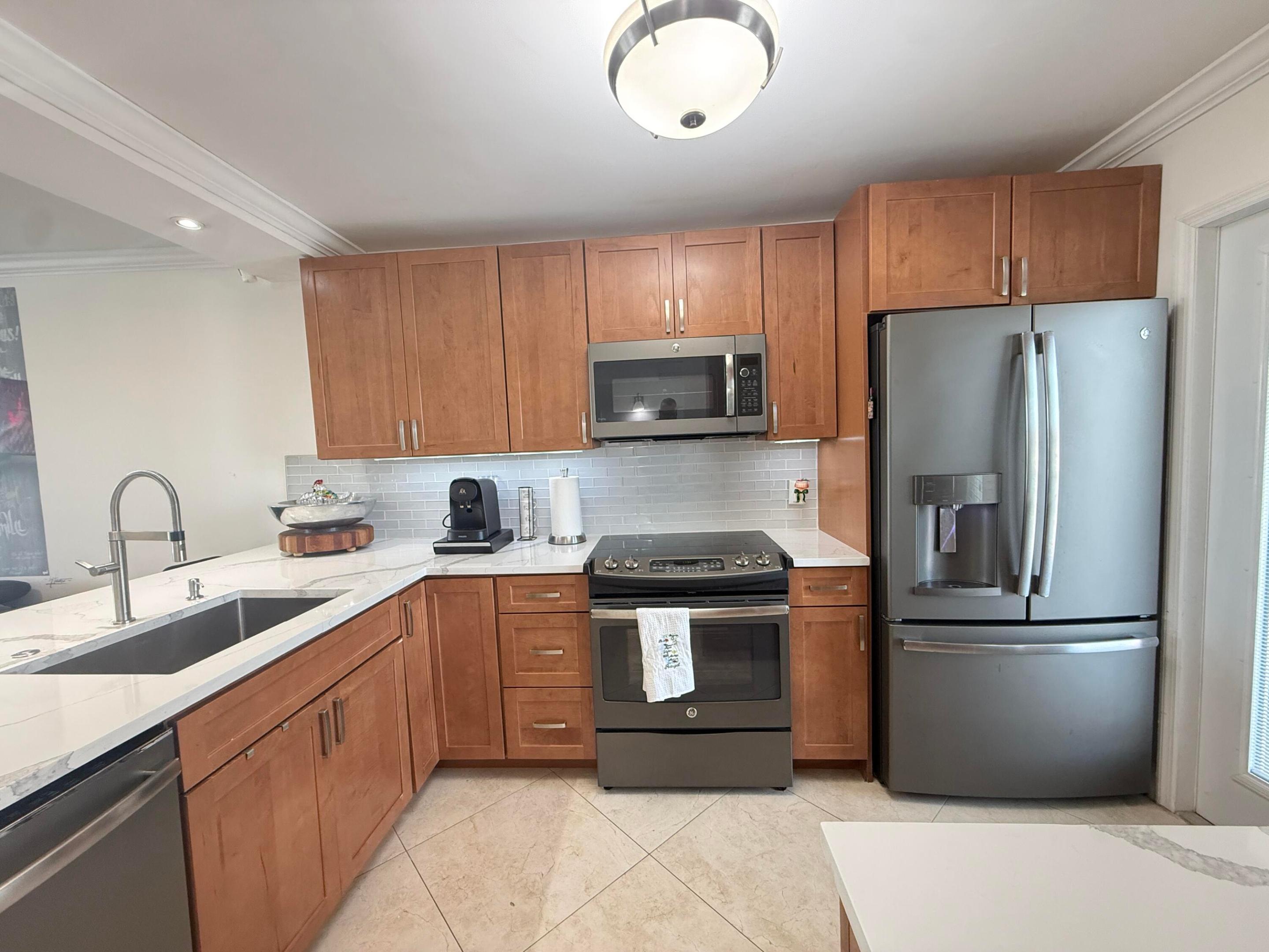 NO 4 PALM-AIRE AT CORAL KEY - Residential