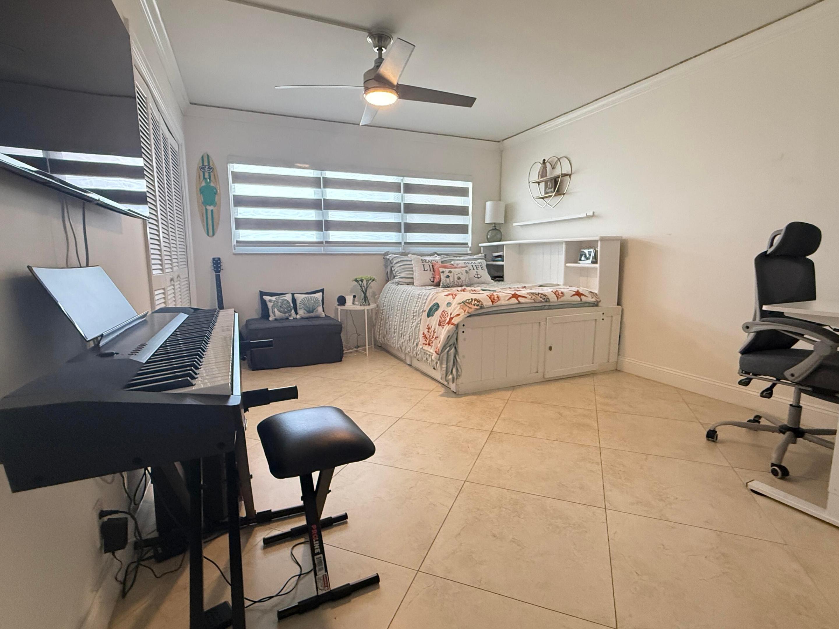 NO 4 PALM-AIRE AT CORAL KEY - Residential