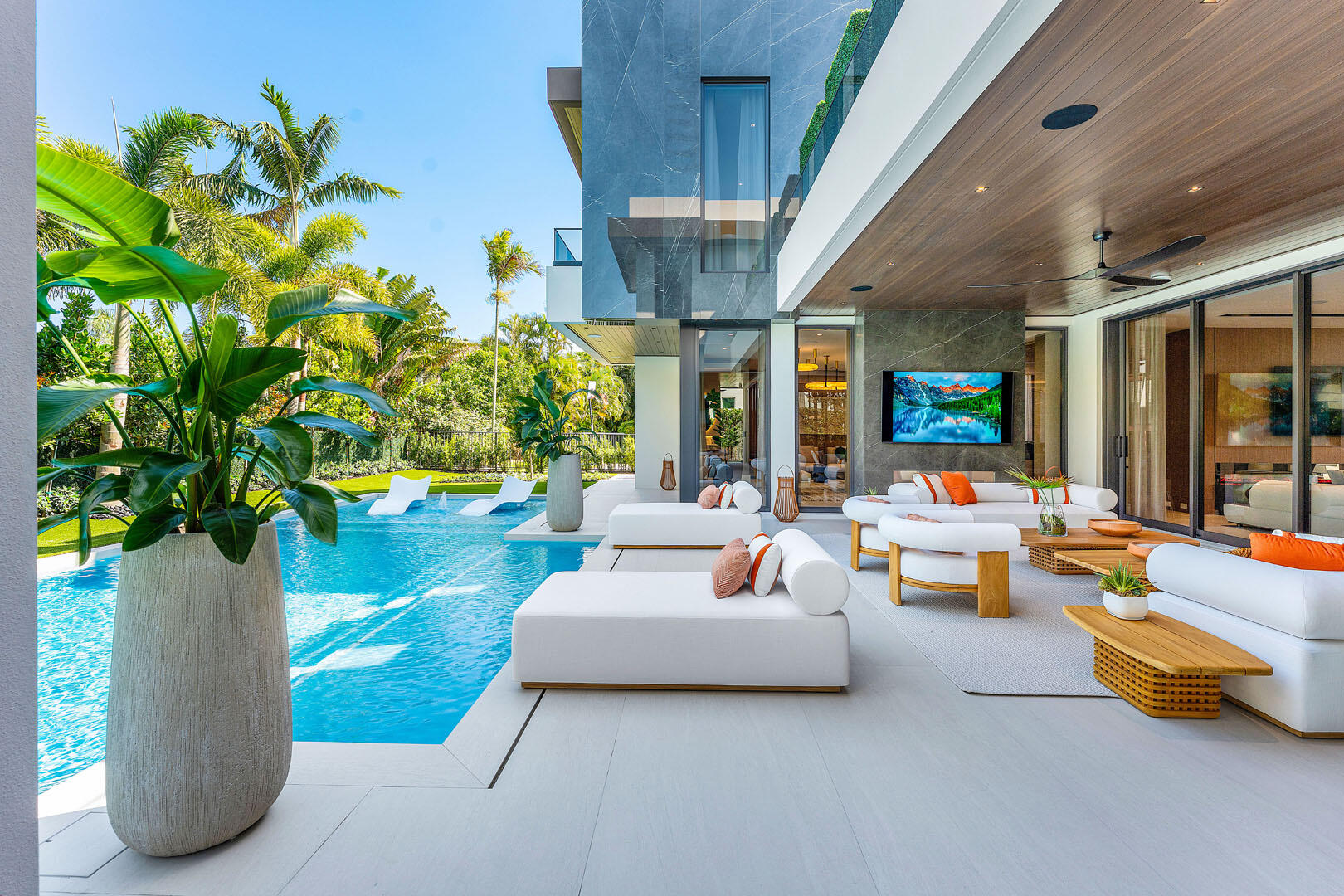 ROYAL PALM YACHT & COUNTRY CLUB - Residential