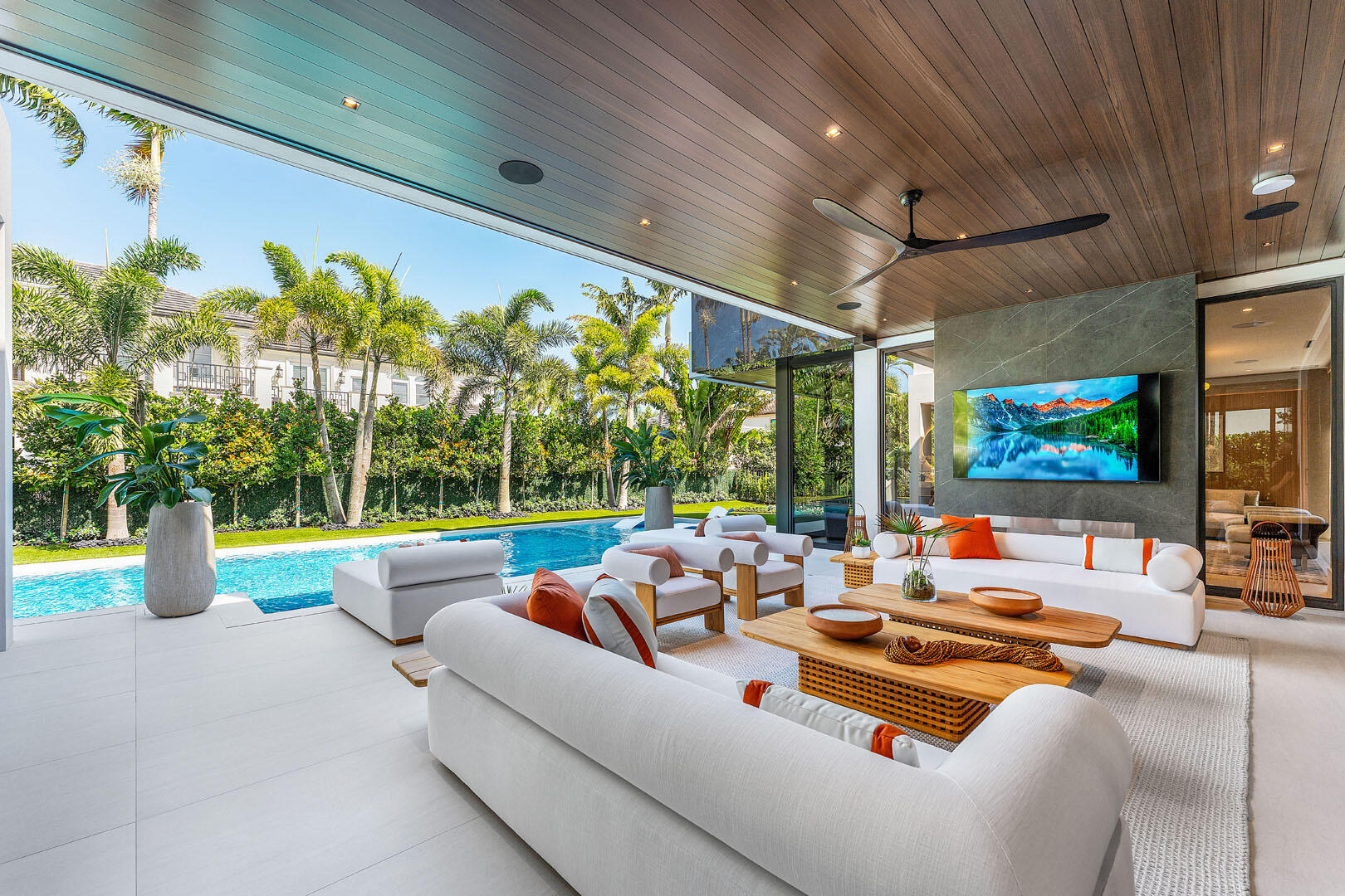 ROYAL PALM YACHT & COUNTRY CLUB - Residential