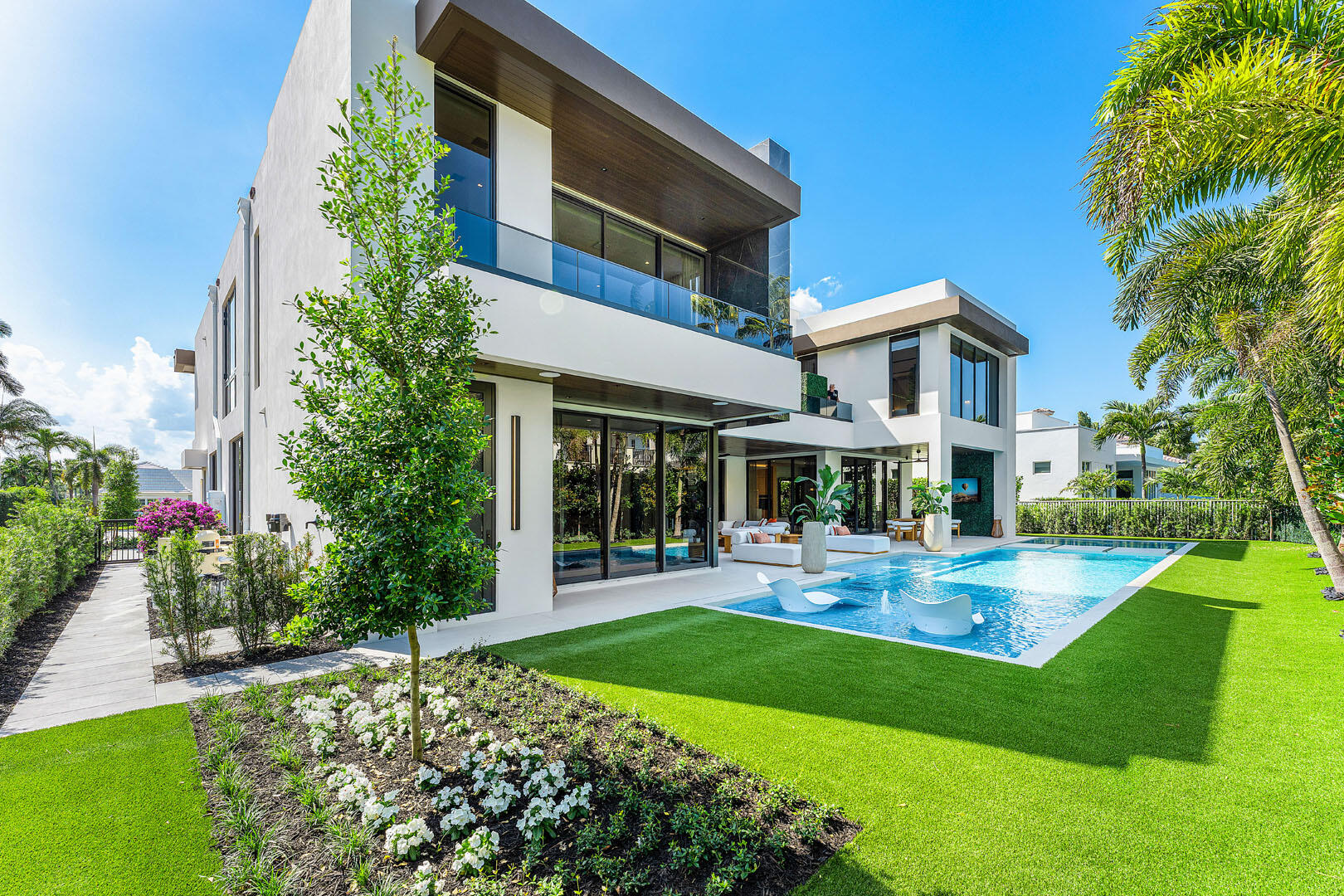 ROYAL PALM YACHT & COUNTRY CLUB - Residential