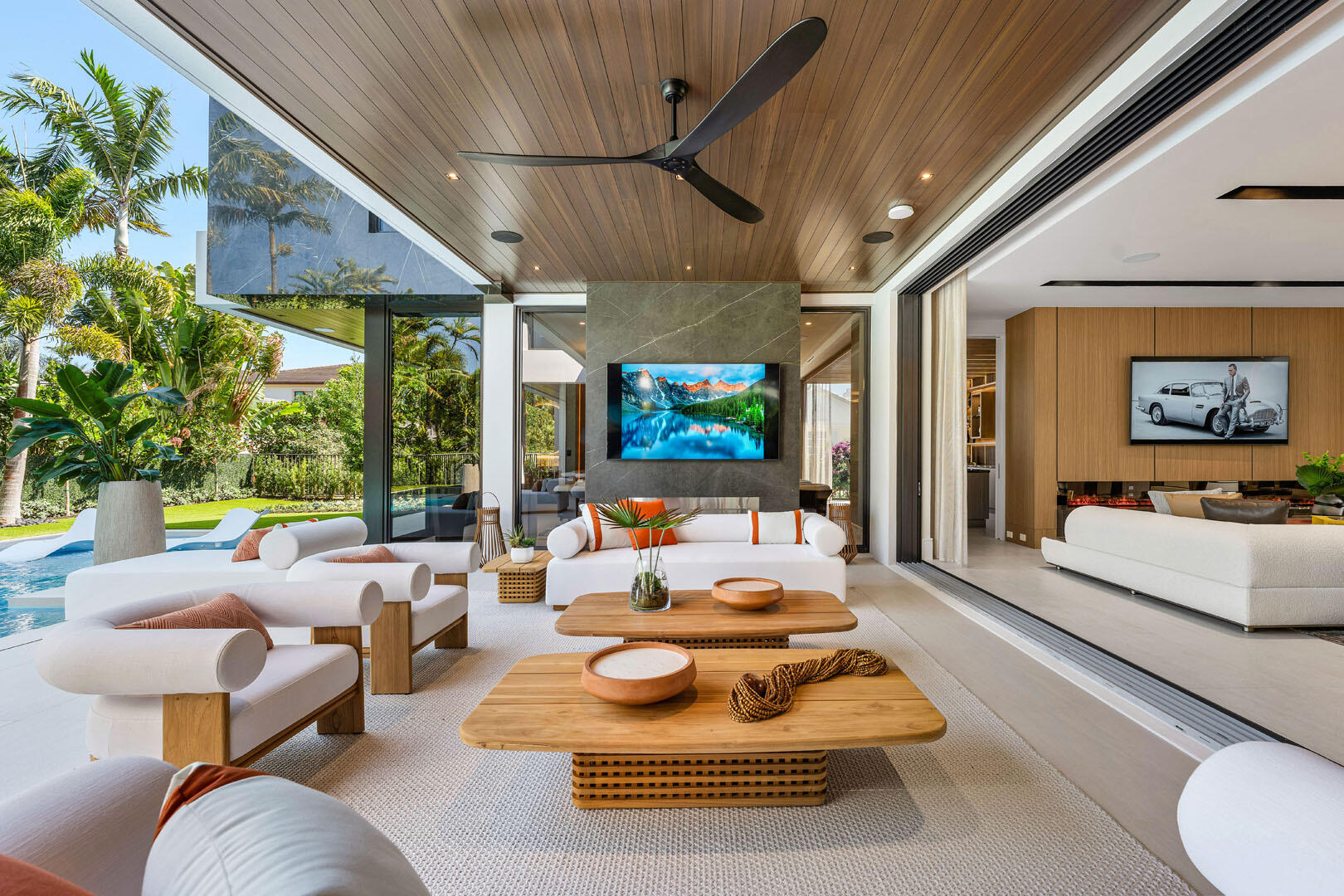 ROYAL PALM YACHT & COUNTRY CLUB - Residential