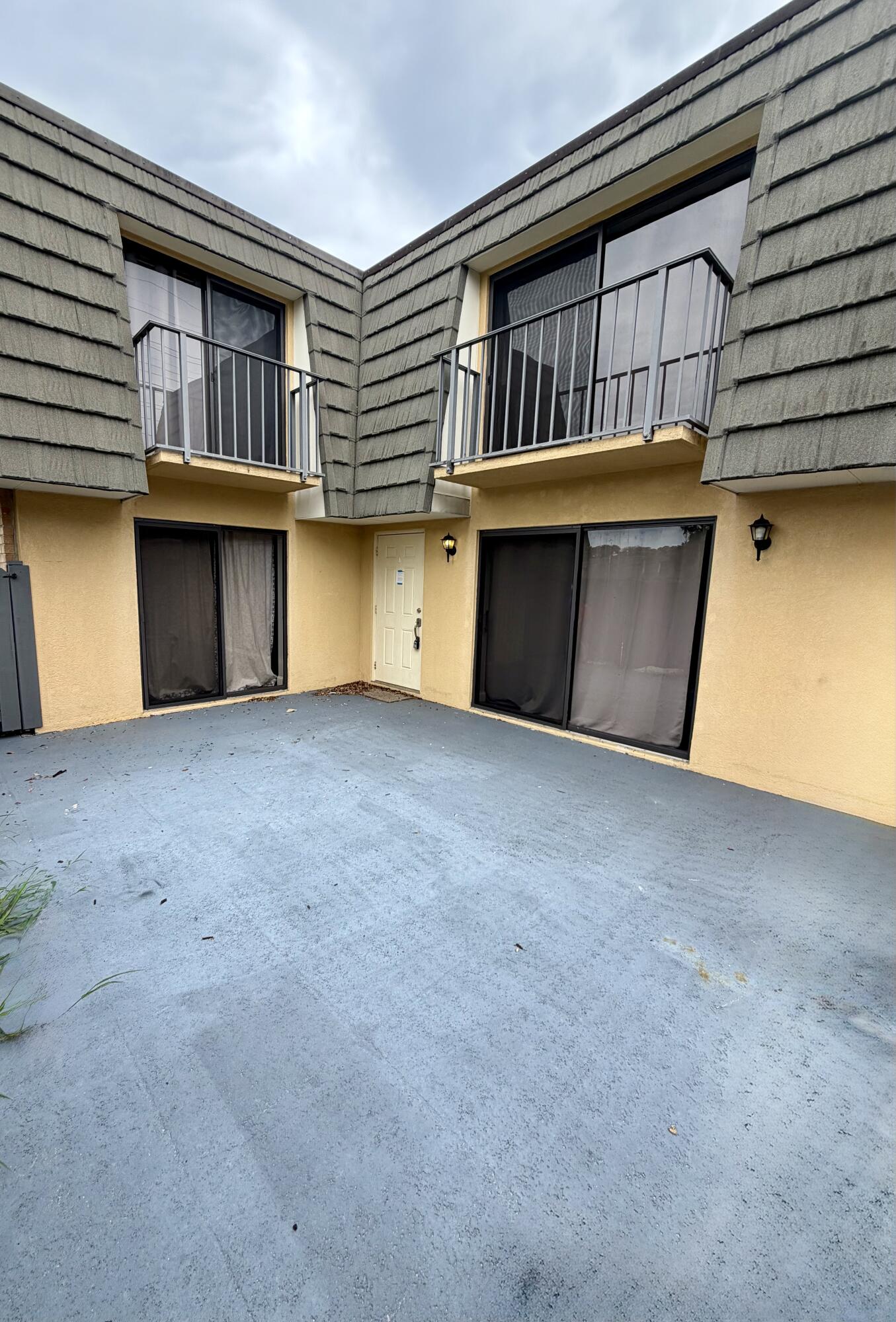 VILLAGE OF SANDALWOOD LAKES 1 - Residential