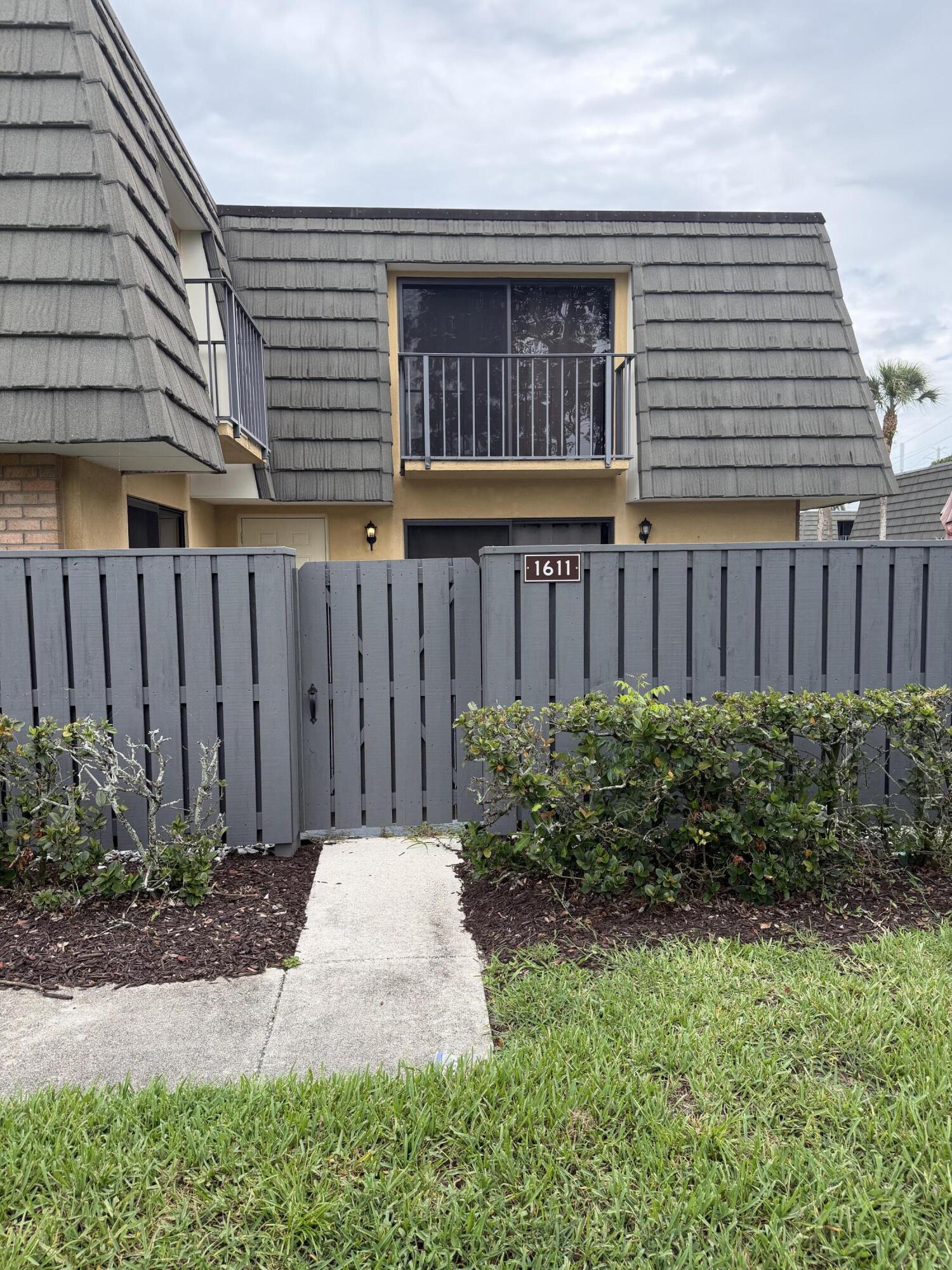 VILLAGE OF SANDALWOOD LAKES 1 - Residential