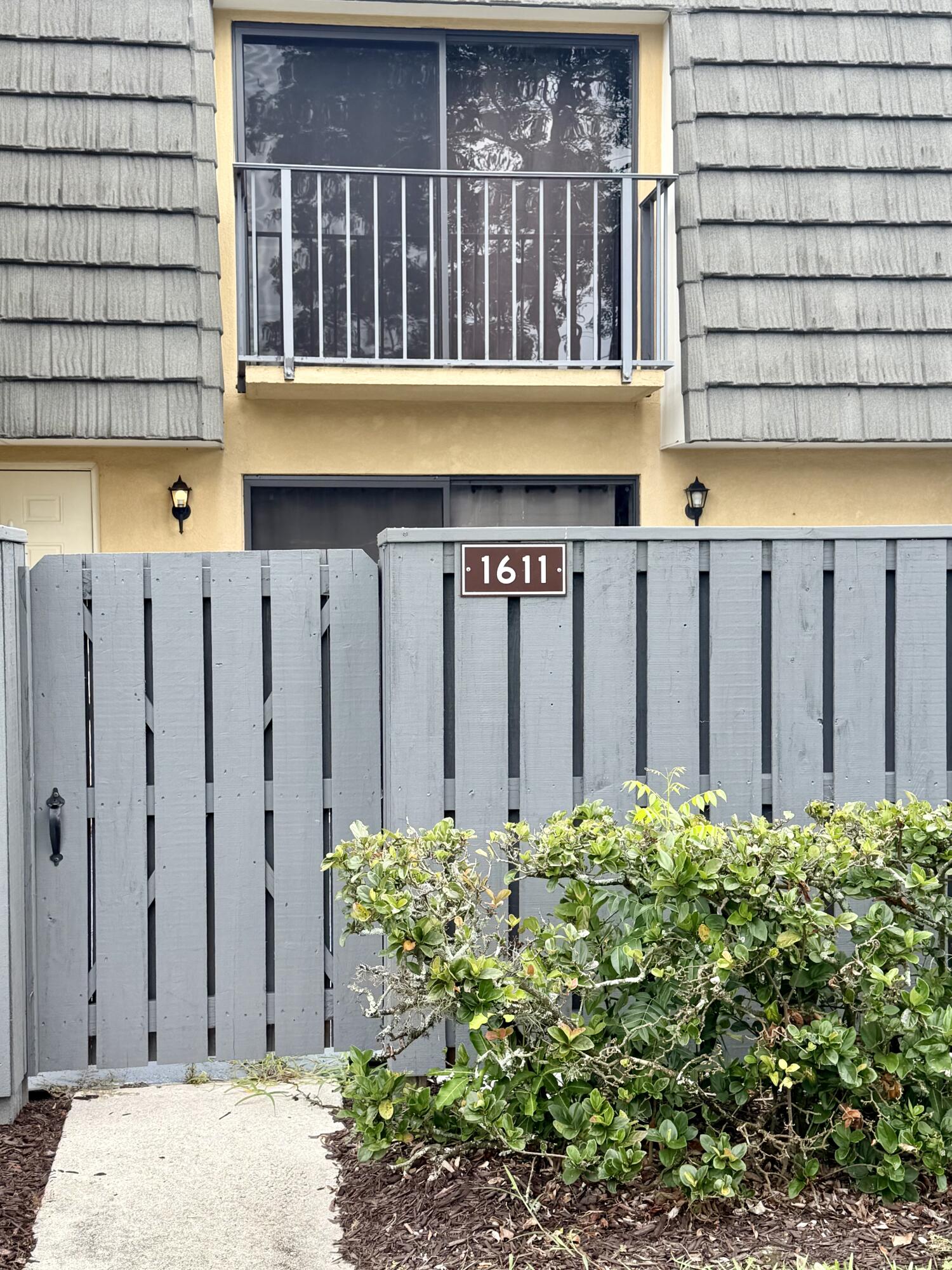 VILLAGE OF SANDALWOOD LAKES 1 - Residential