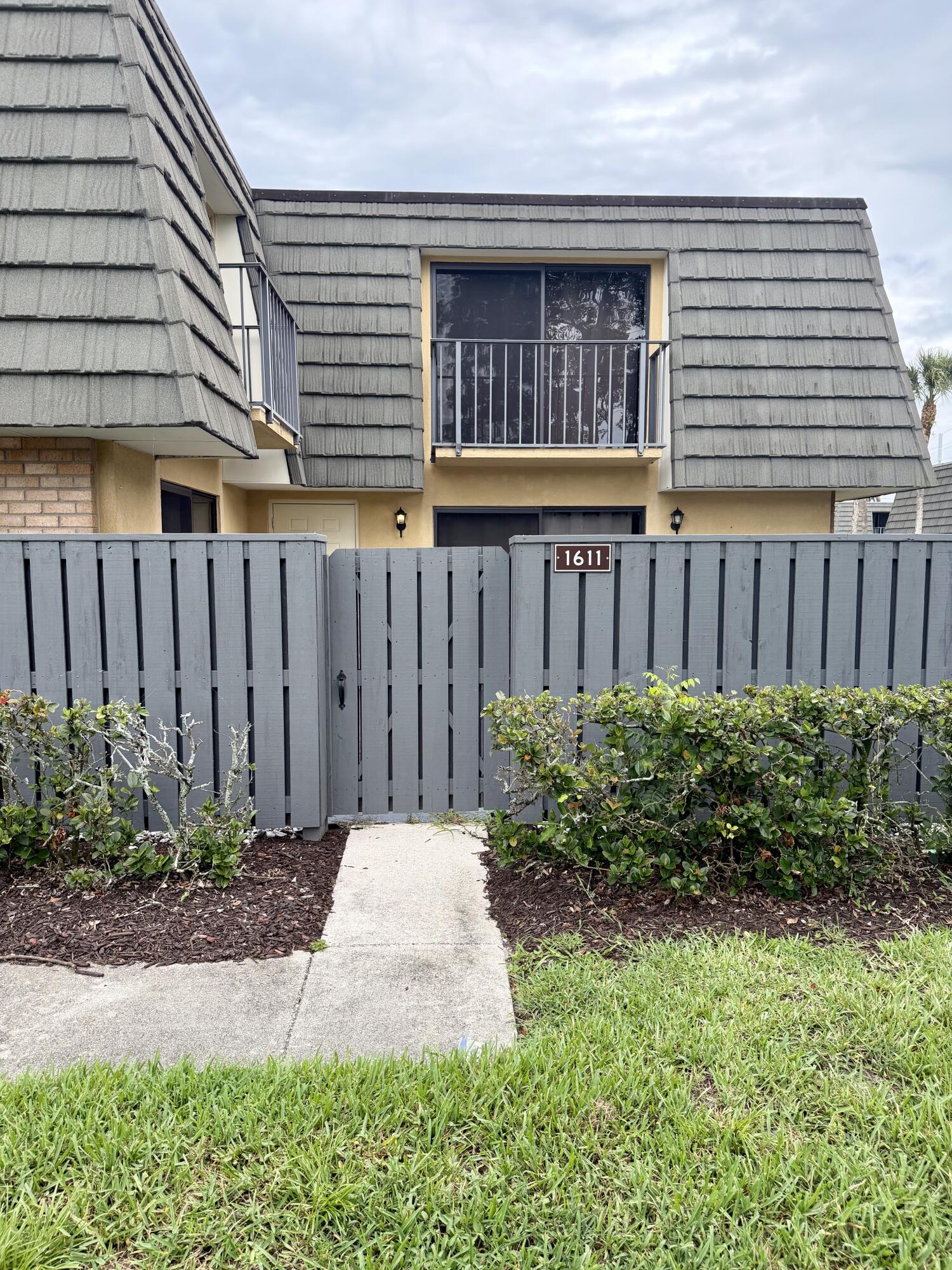 VILLAGE OF SANDALWOOD LAKES 1 - Residential