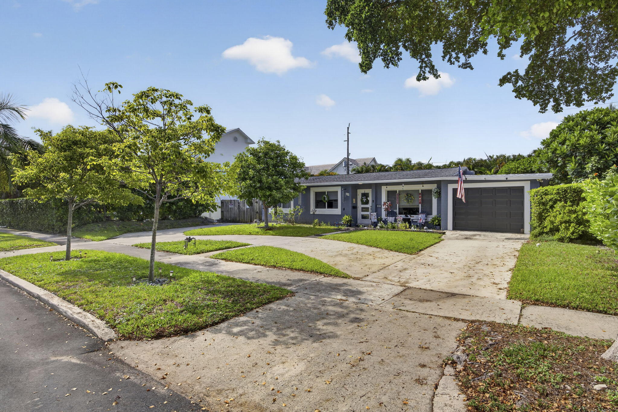 LEWIS SHORE ESTATES LA VISTA ADDN 1 - Residential