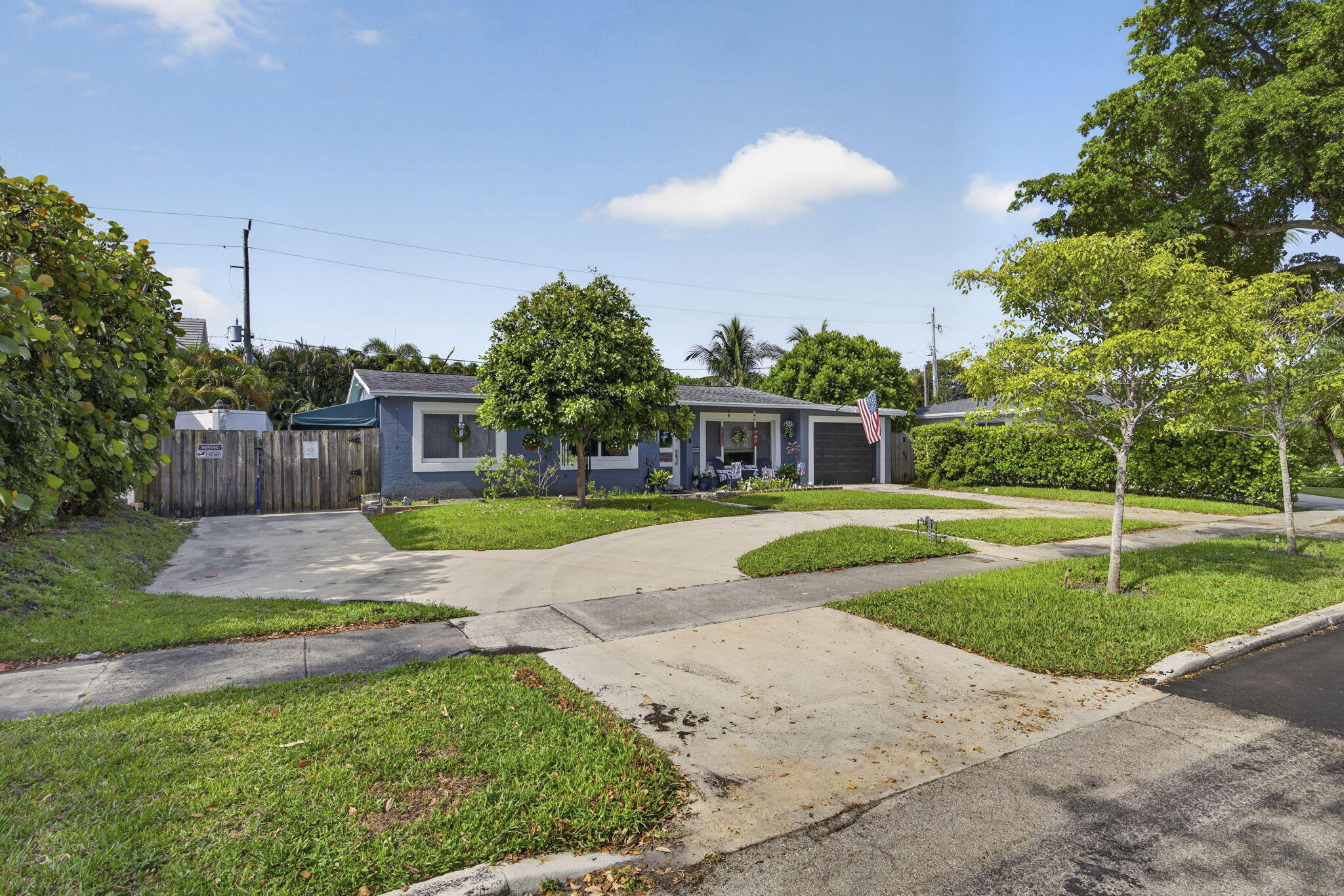LEWIS SHORE ESTATES LA VISTA ADDN 1 - Residential