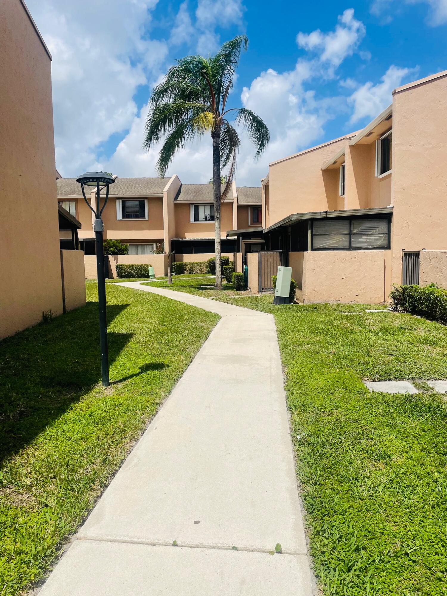 ROYAL VILLAGE TOWNHOUSES COND - Residential