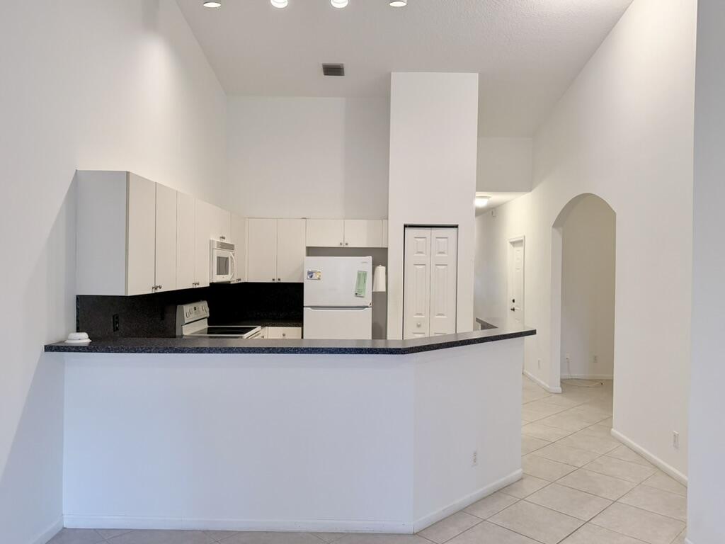 BAYWINDS POD H - Residential Lease