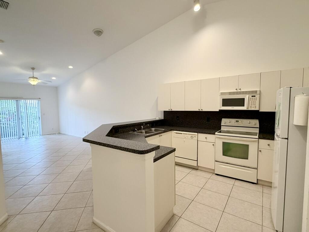BAYWINDS POD H - Residential Lease