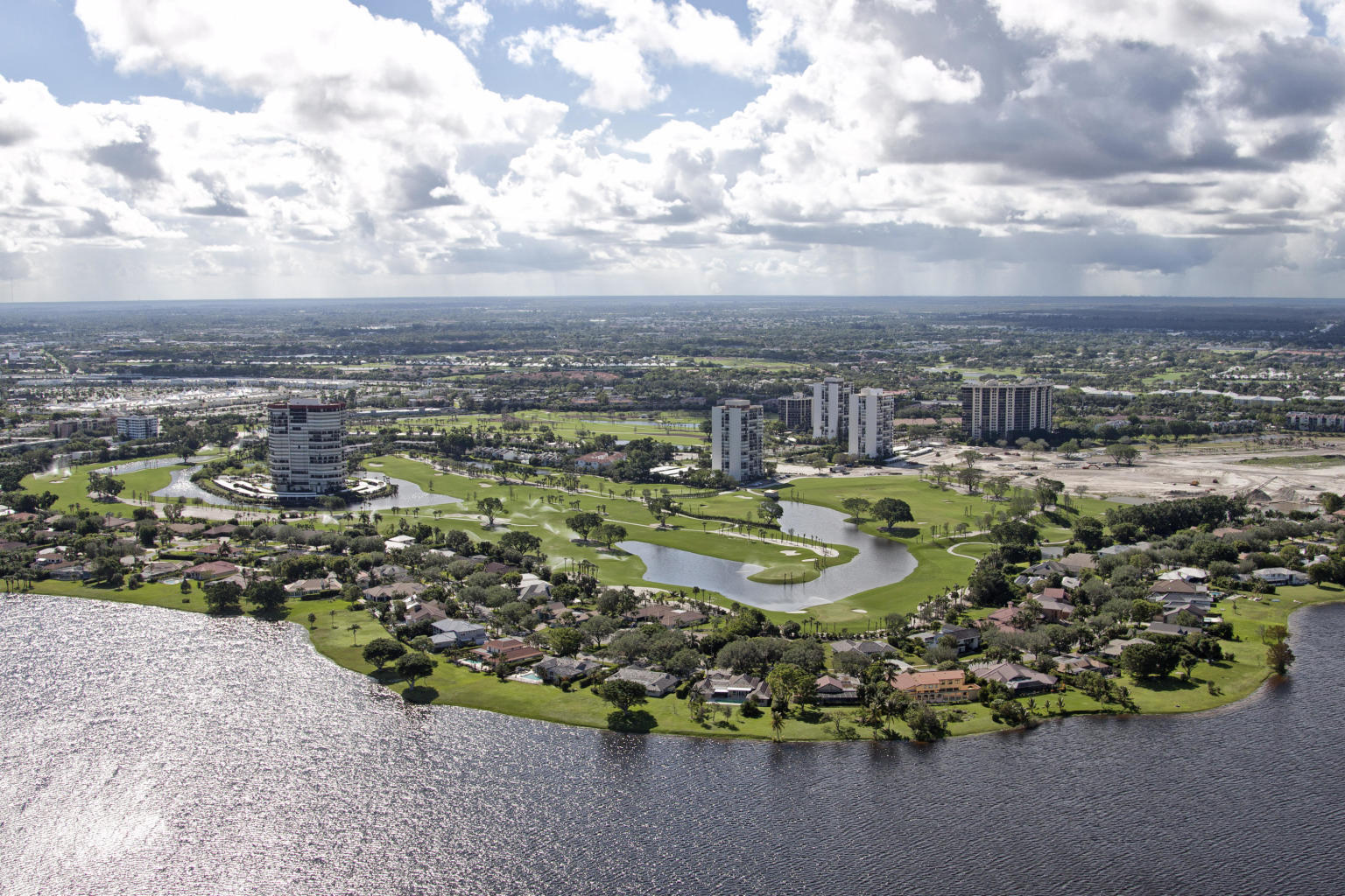 LANDS OF THE PRESIDENT/CONSULATE CONDO - Residential
