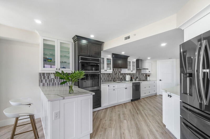 LANDS OF THE PRESIDENT/CONSULATE CONDO - Residential