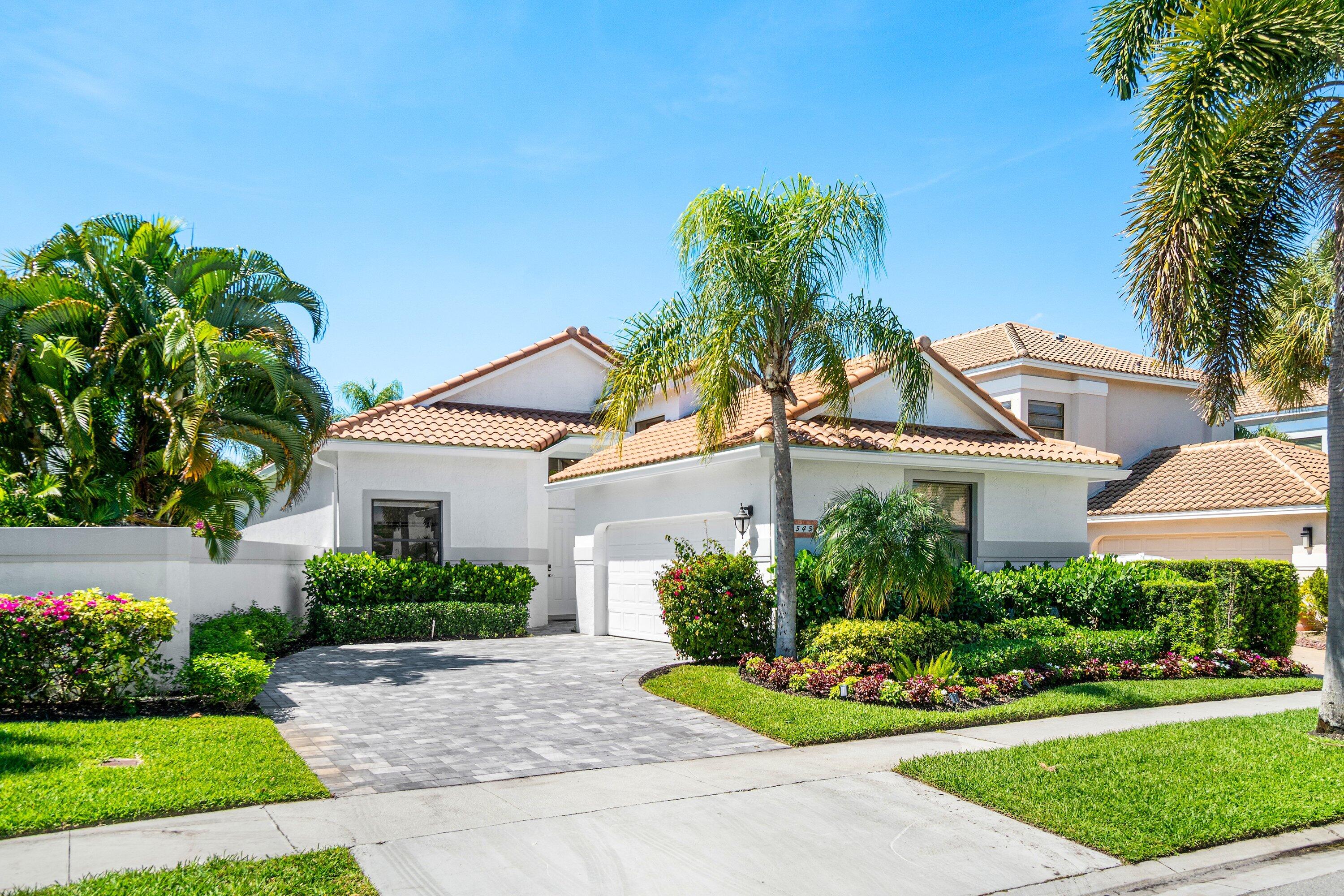 Single-story home with a garden view in the Polo Club.