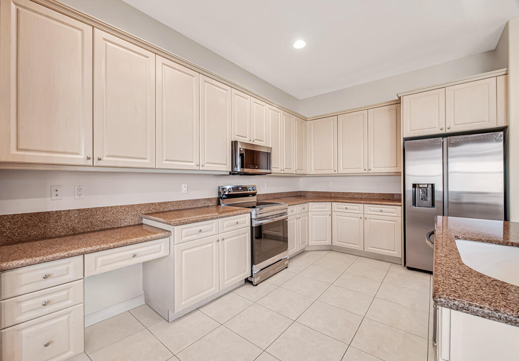 VALENCIA SHORES - Residential