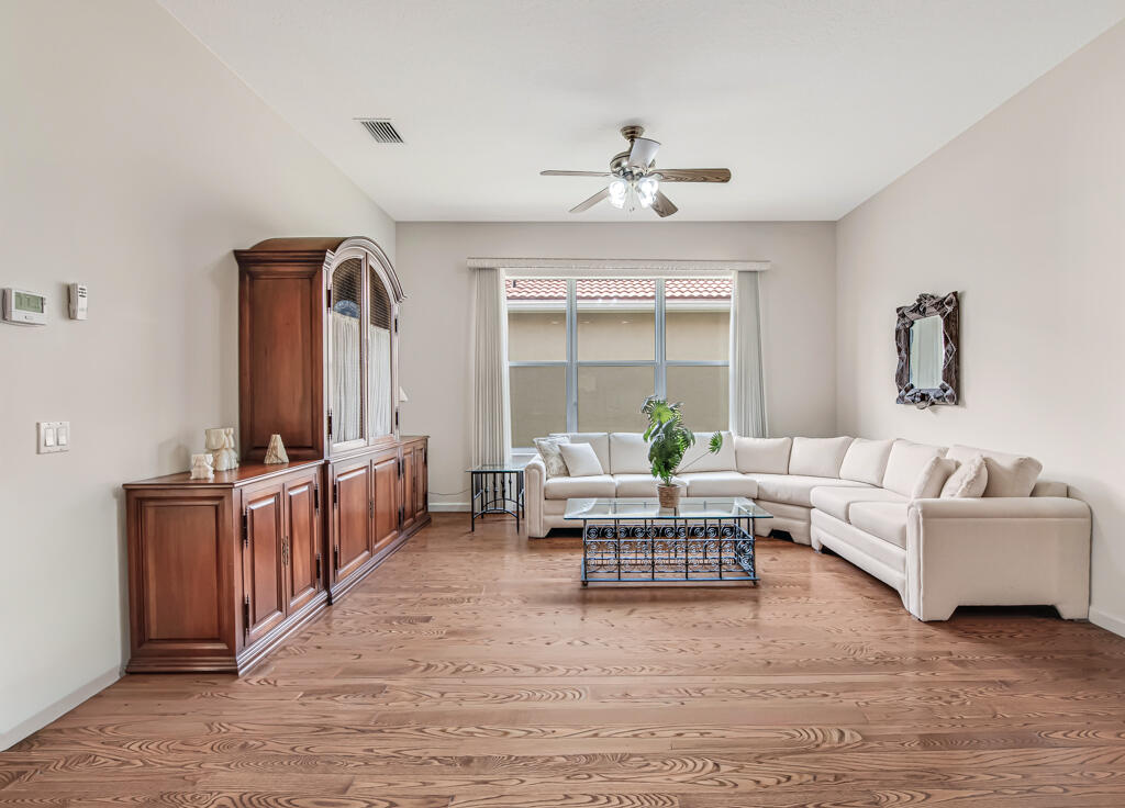 VALENCIA SHORES - Residential