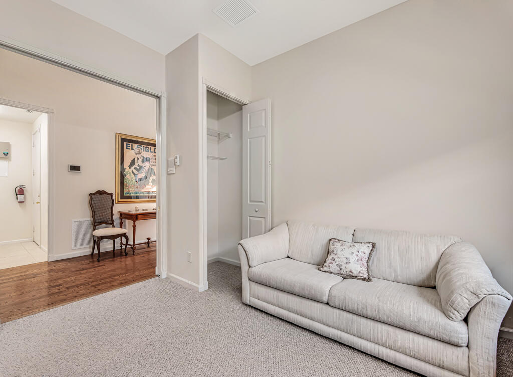 VALENCIA SHORES - Residential