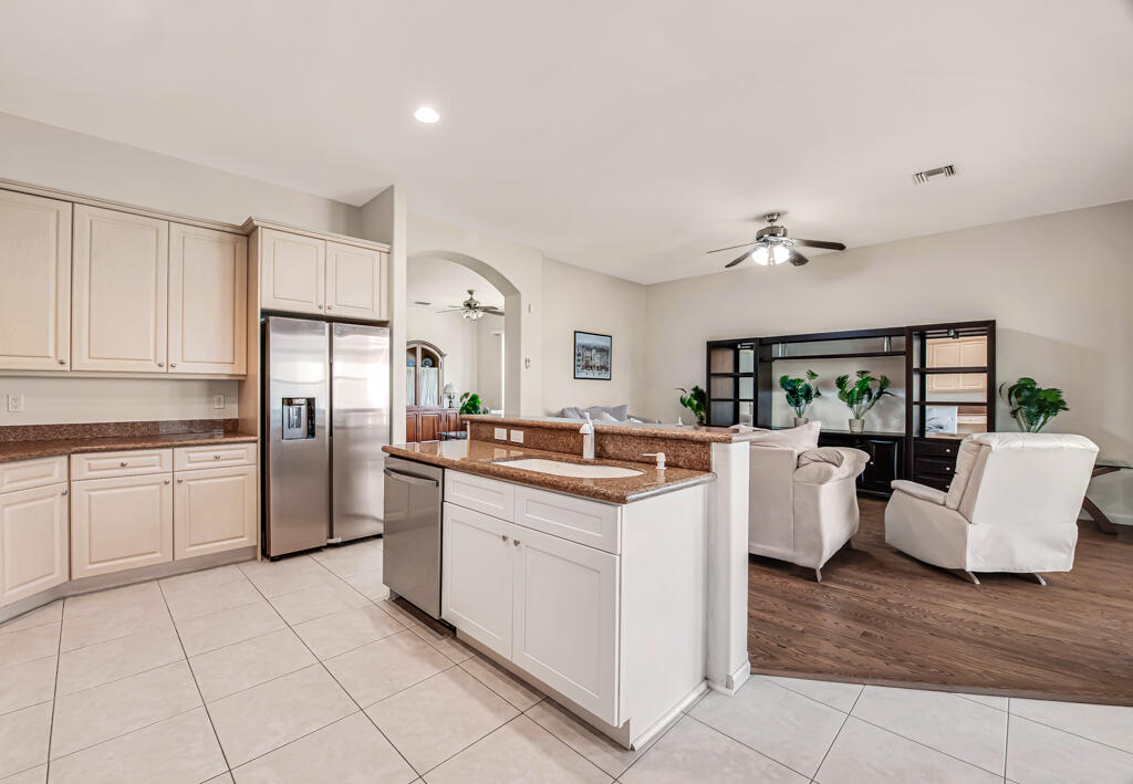 VALENCIA SHORES - Residential
