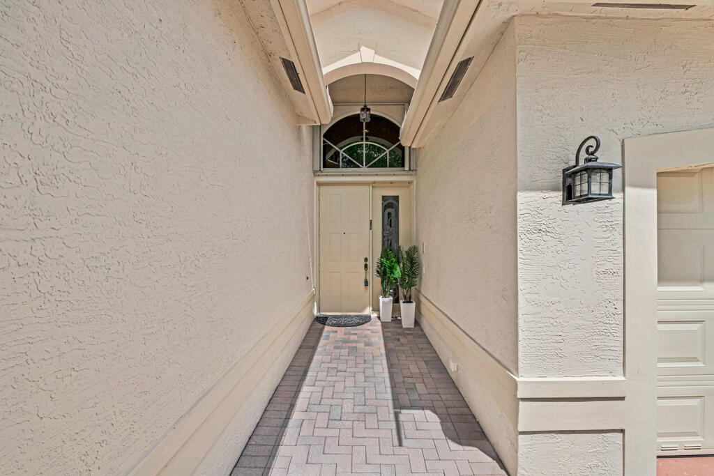 VALENCIA SHORES - Residential