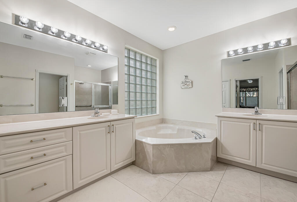 VALENCIA SHORES - Residential
