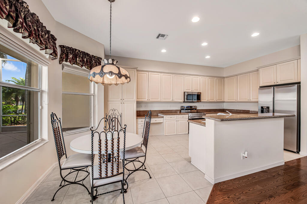 VALENCIA SHORES - Residential