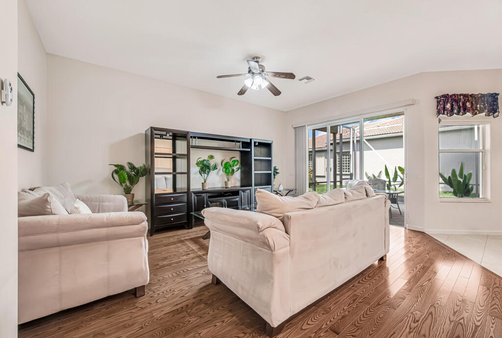 VALENCIA SHORES - Residential