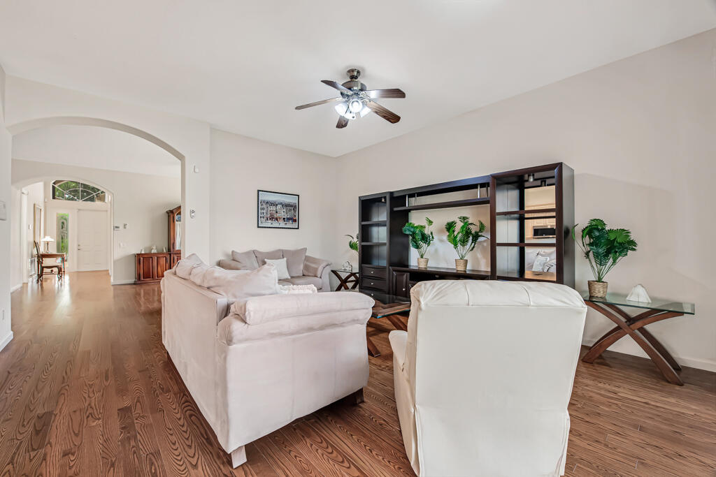 VALENCIA SHORES - Residential