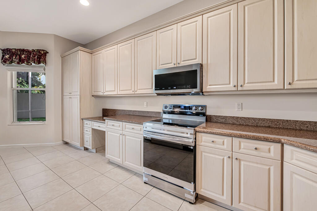 VALENCIA SHORES - Residential