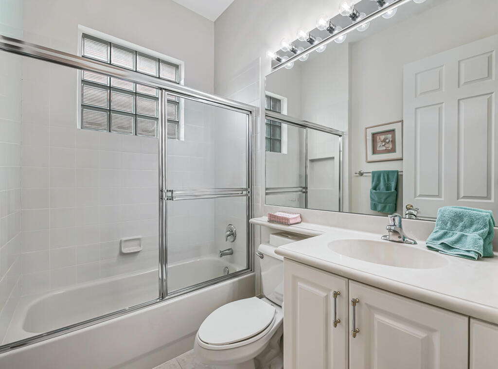 VALENCIA SHORES - Residential