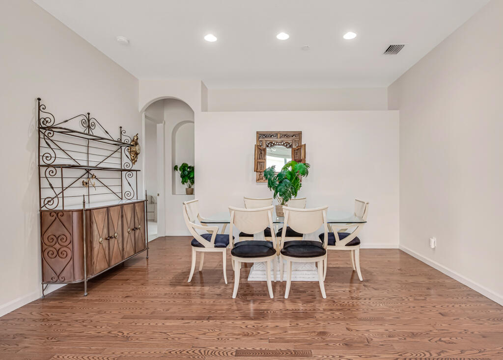 VALENCIA SHORES - Residential
