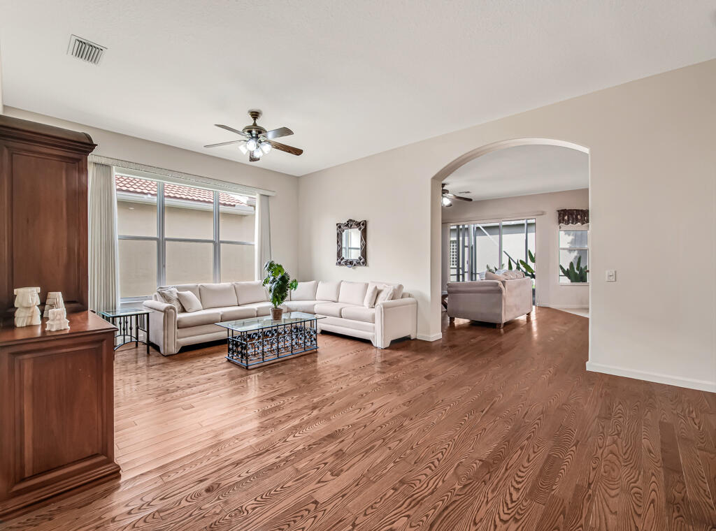 VALENCIA SHORES - Residential