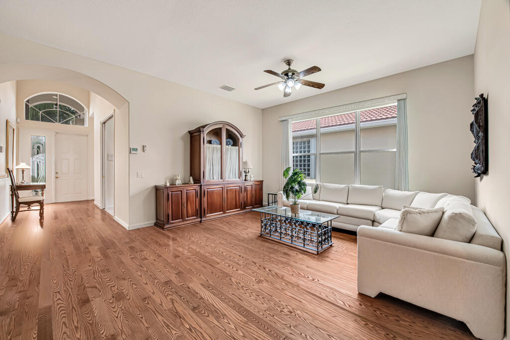 VALENCIA SHORES - Residential