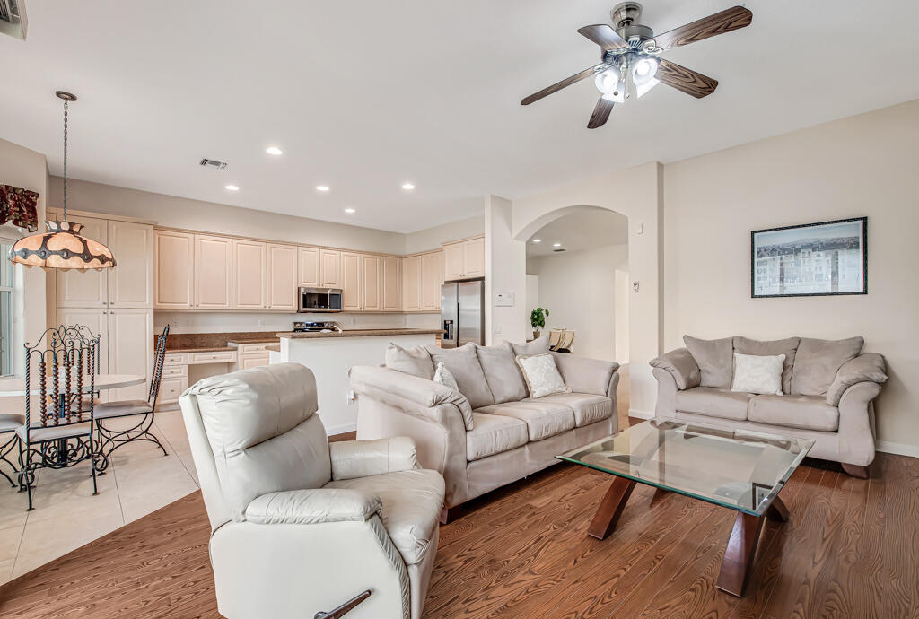 VALENCIA SHORES - Residential
