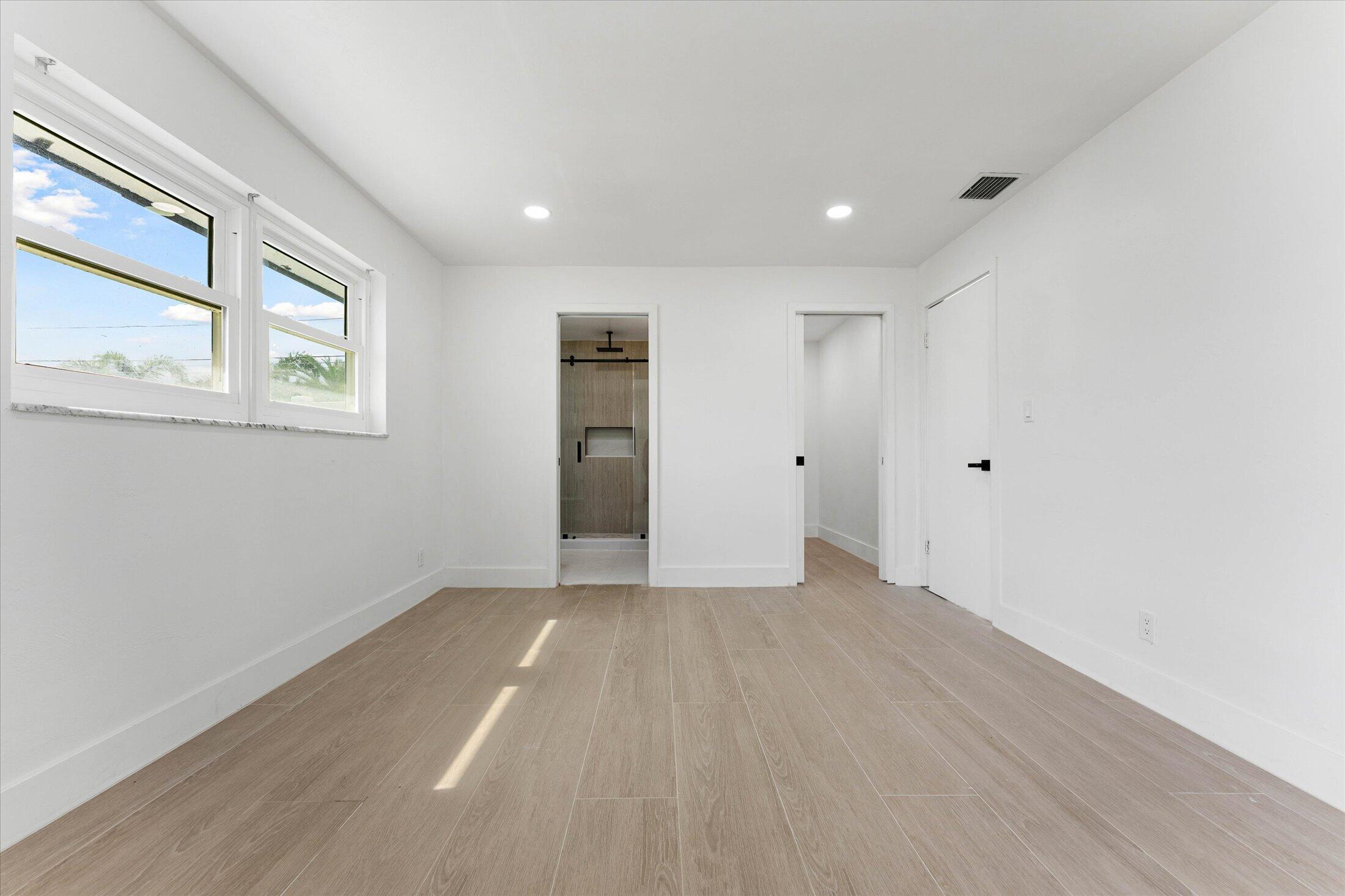COUNTRY CLUB VILLAGE SEC C - Residential Lease