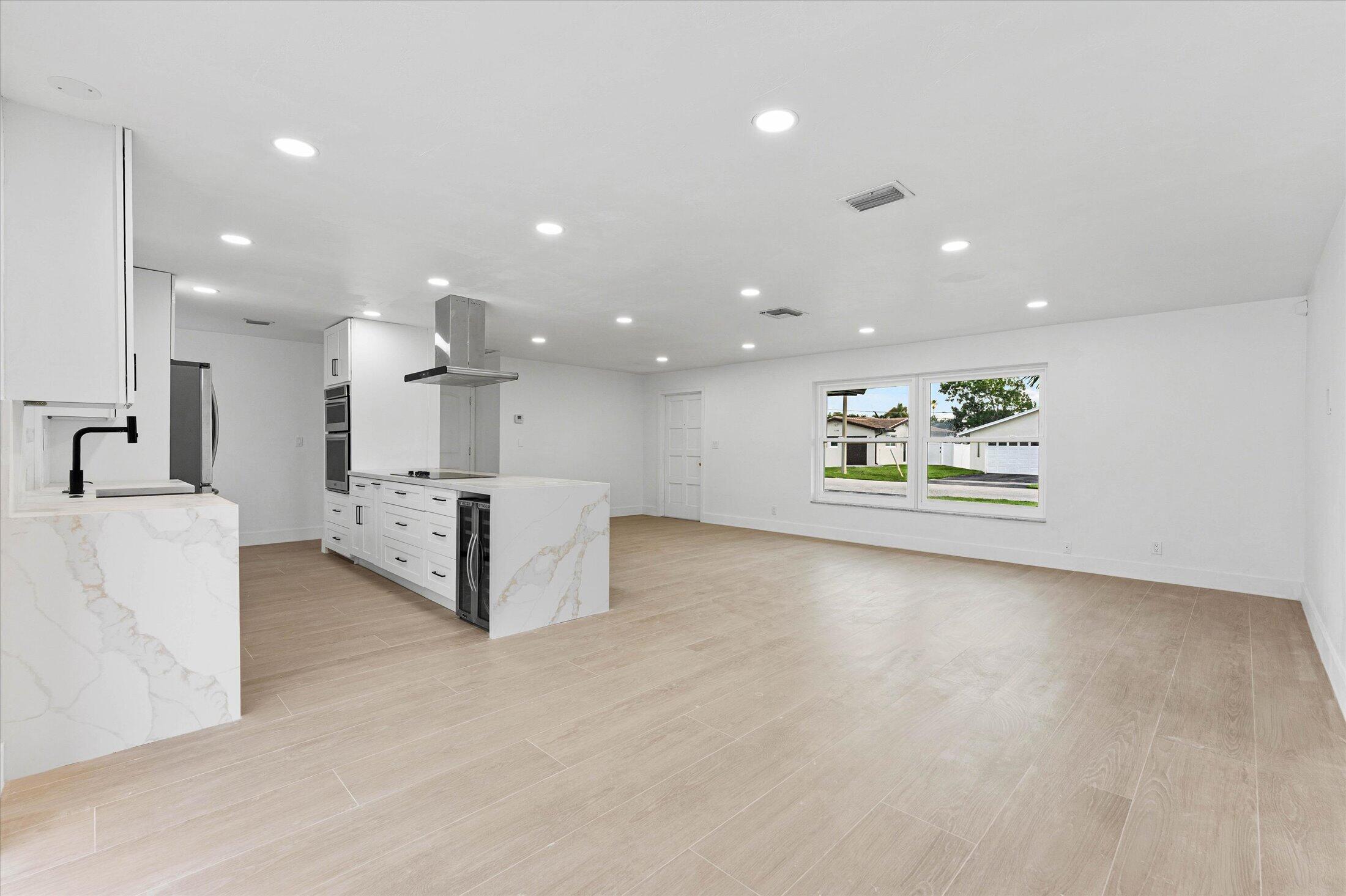 COUNTRY CLUB VILLAGE SEC C - Residential Lease