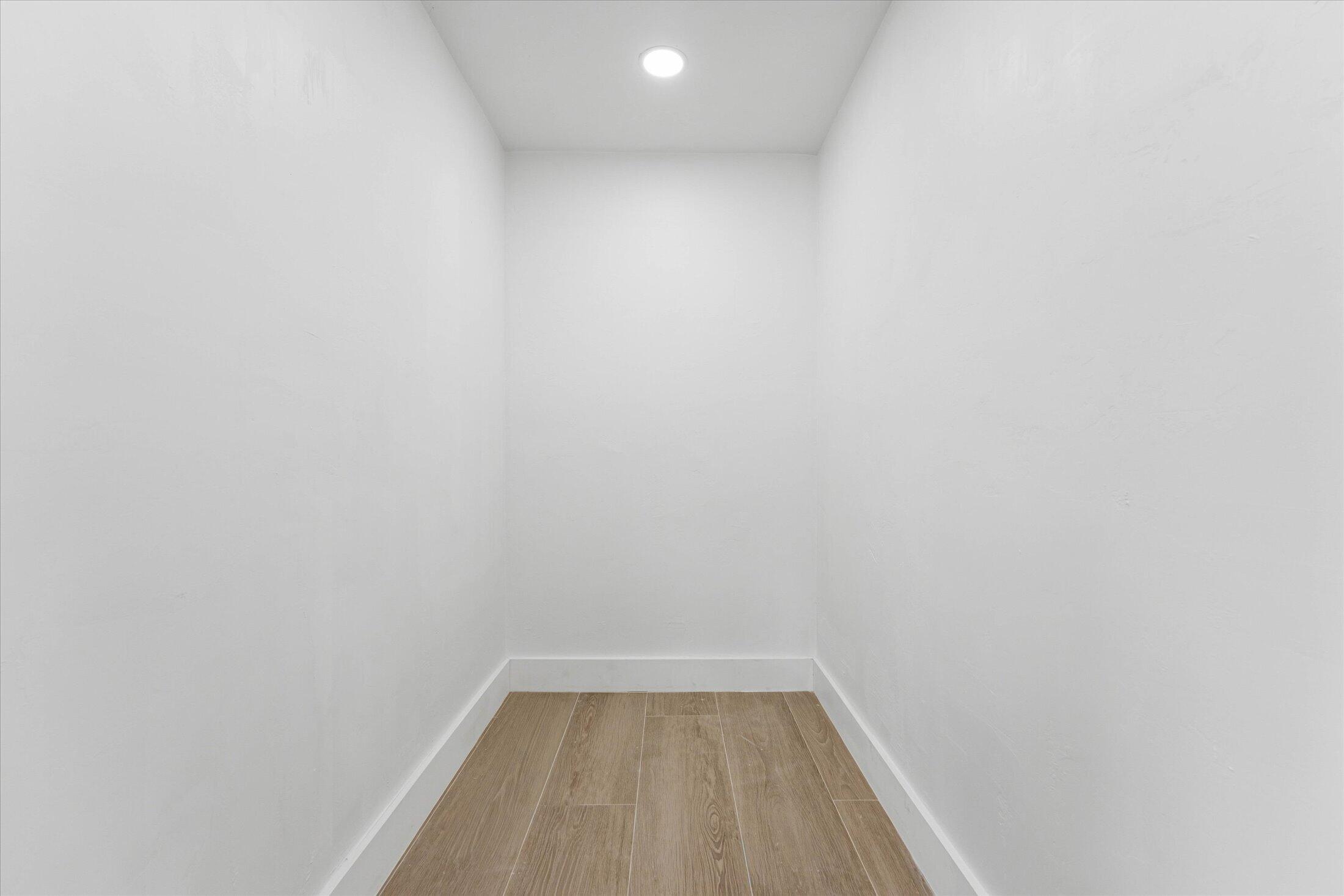 COUNTRY CLUB VILLAGE SEC C - Residential Lease
