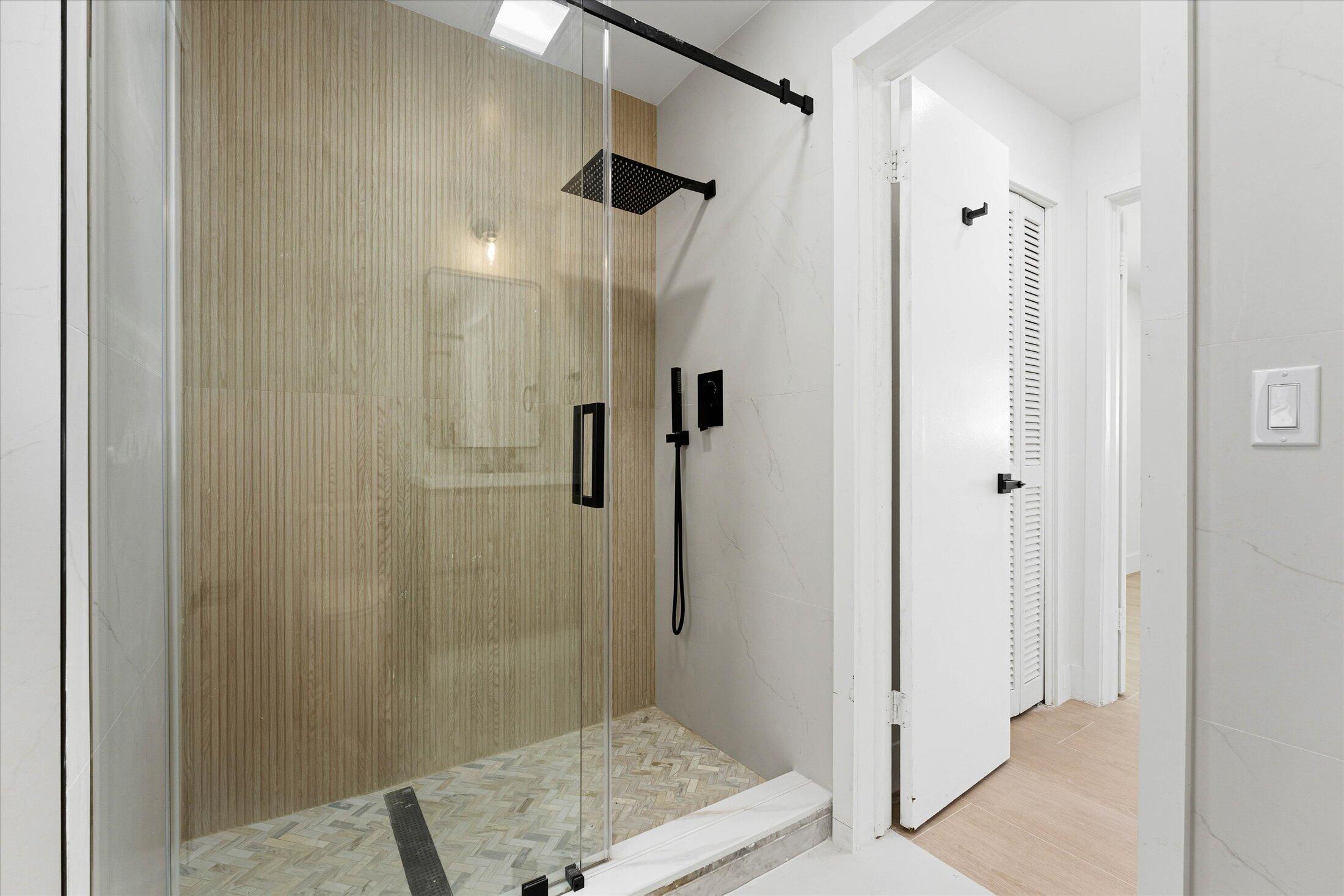 COUNTRY CLUB VILLAGE SEC C - Residential Lease