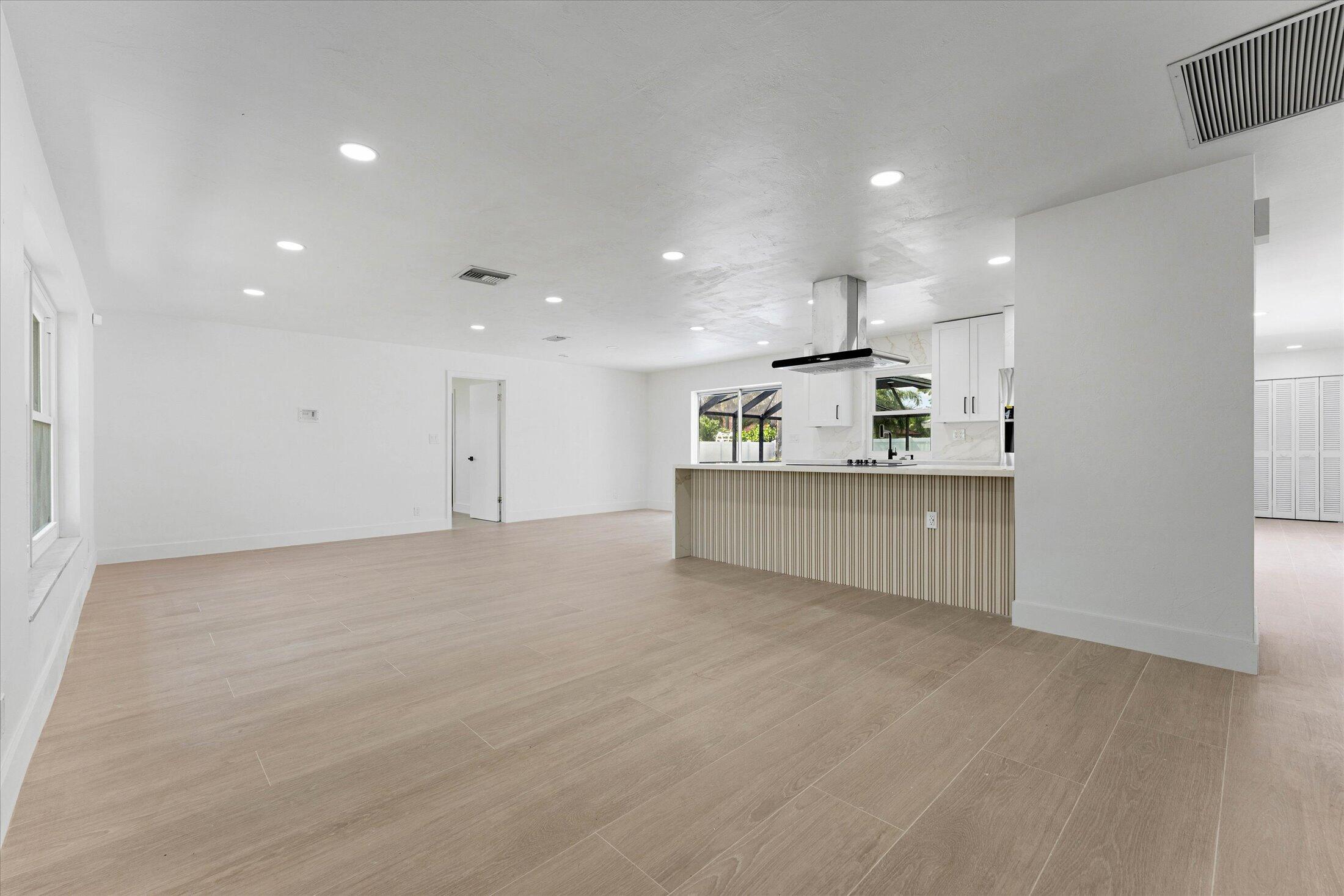 COUNTRY CLUB VILLAGE SEC C - Residential Lease