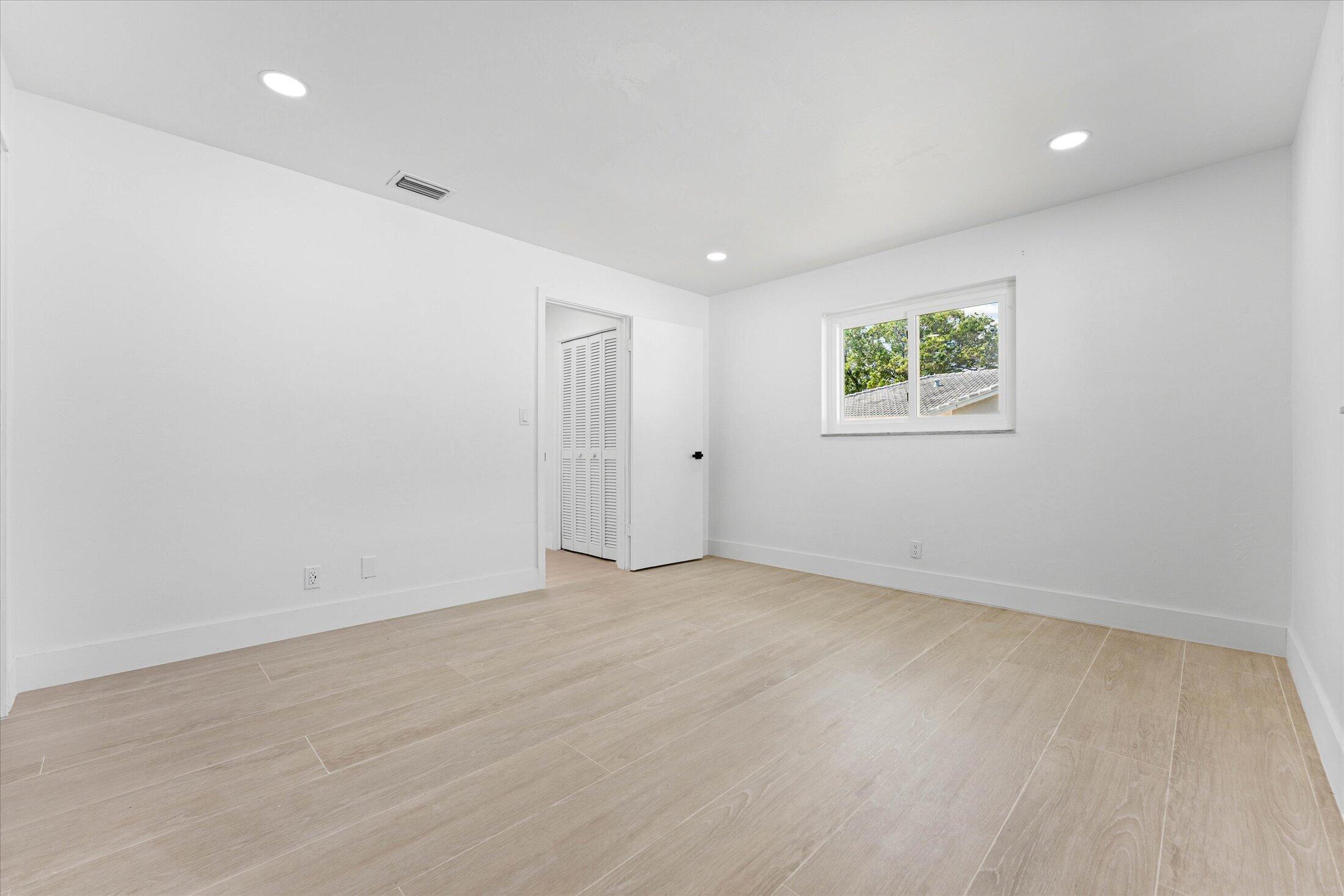COUNTRY CLUB VILLAGE SEC C - Residential Lease